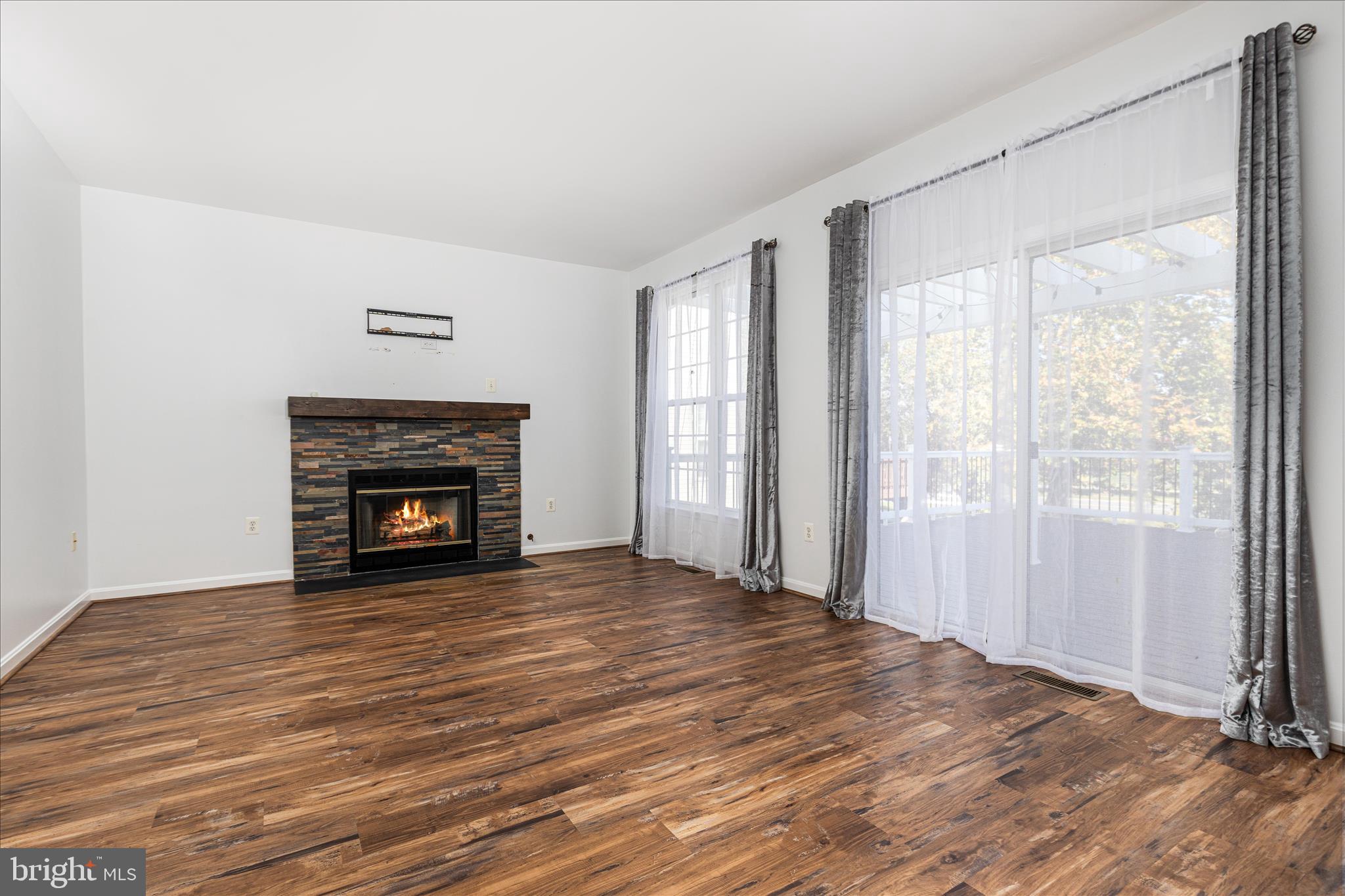 ROUND HILL - Residential