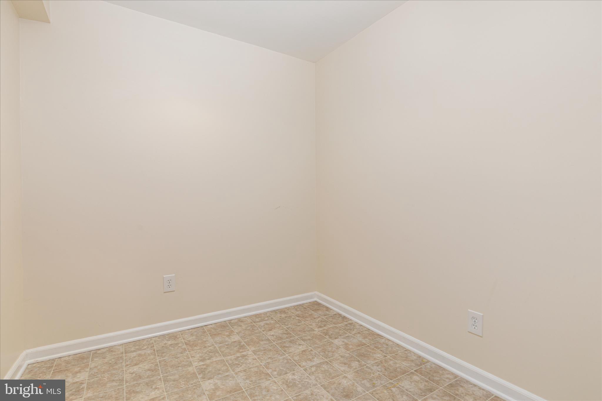 ROUND HILL - Residential