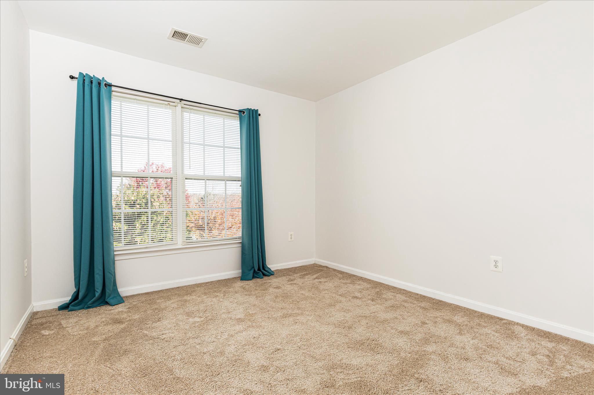 ROUND HILL - Residential