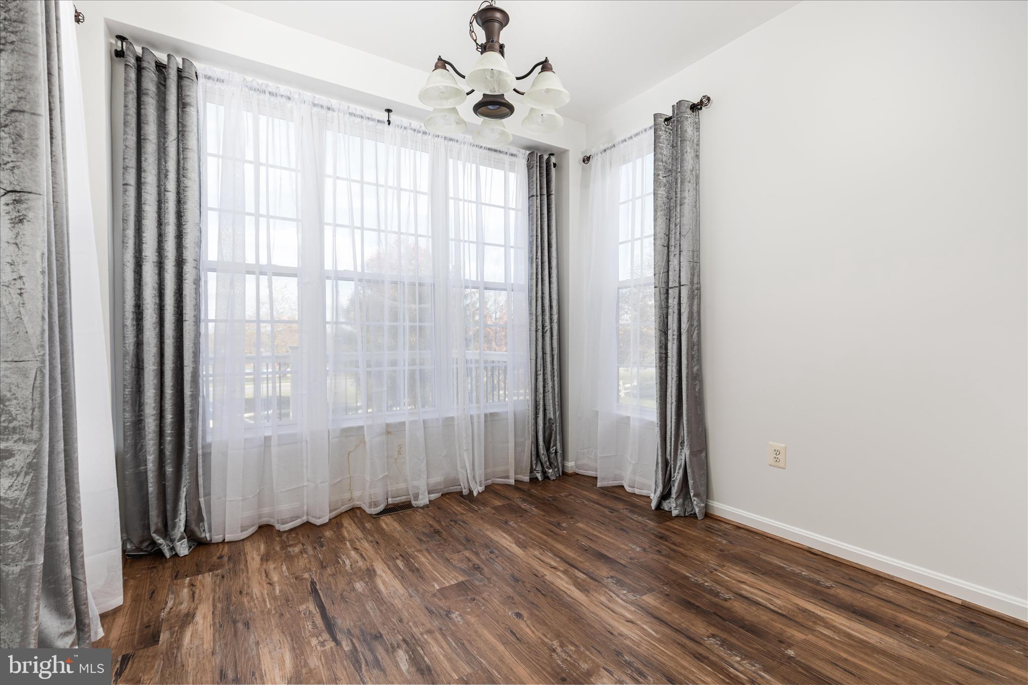 ROUND HILL - Residential