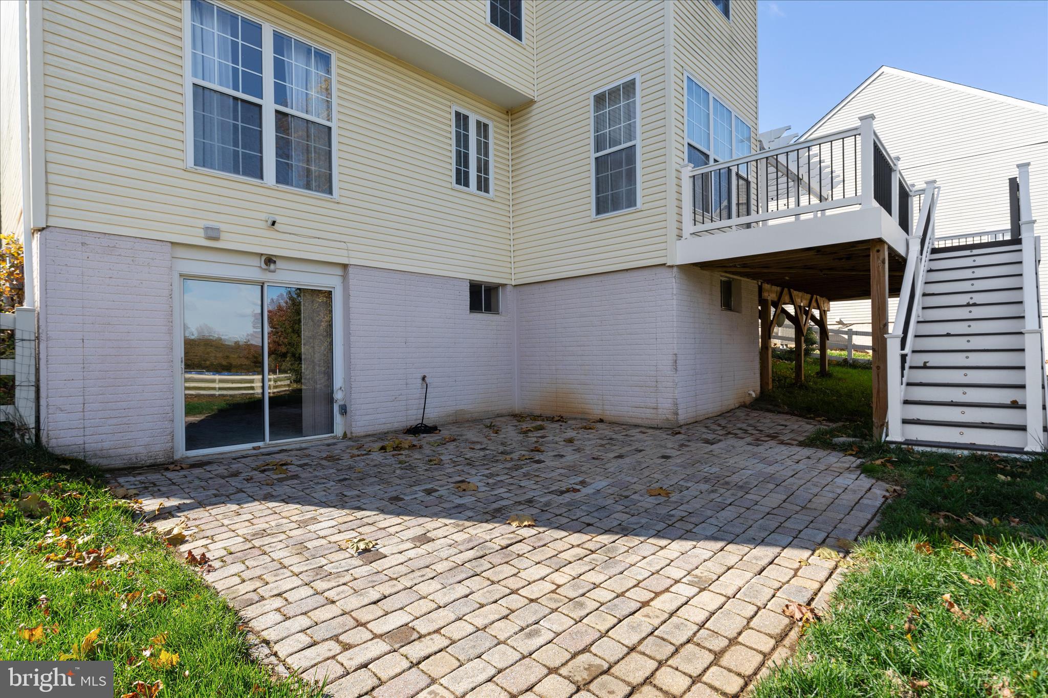 ROUND HILL - Residential