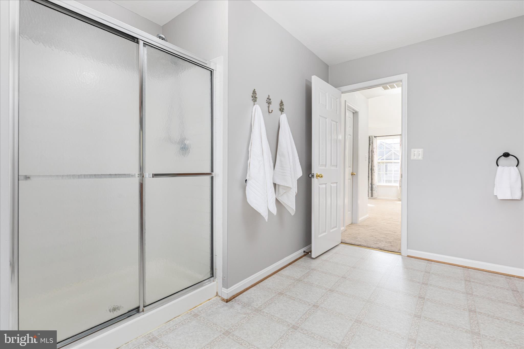 ROUND HILL - Residential