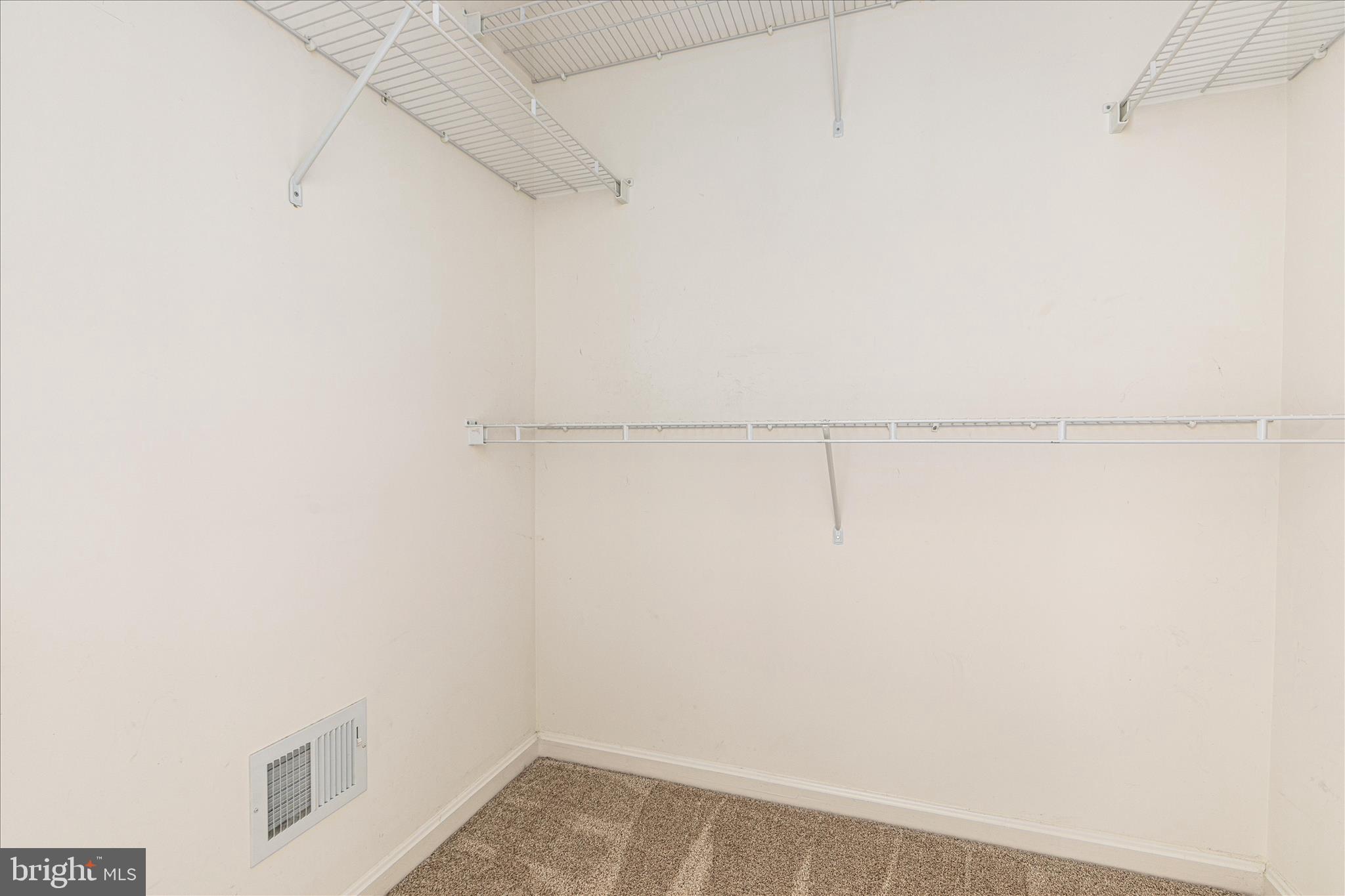 ROUND HILL - Residential