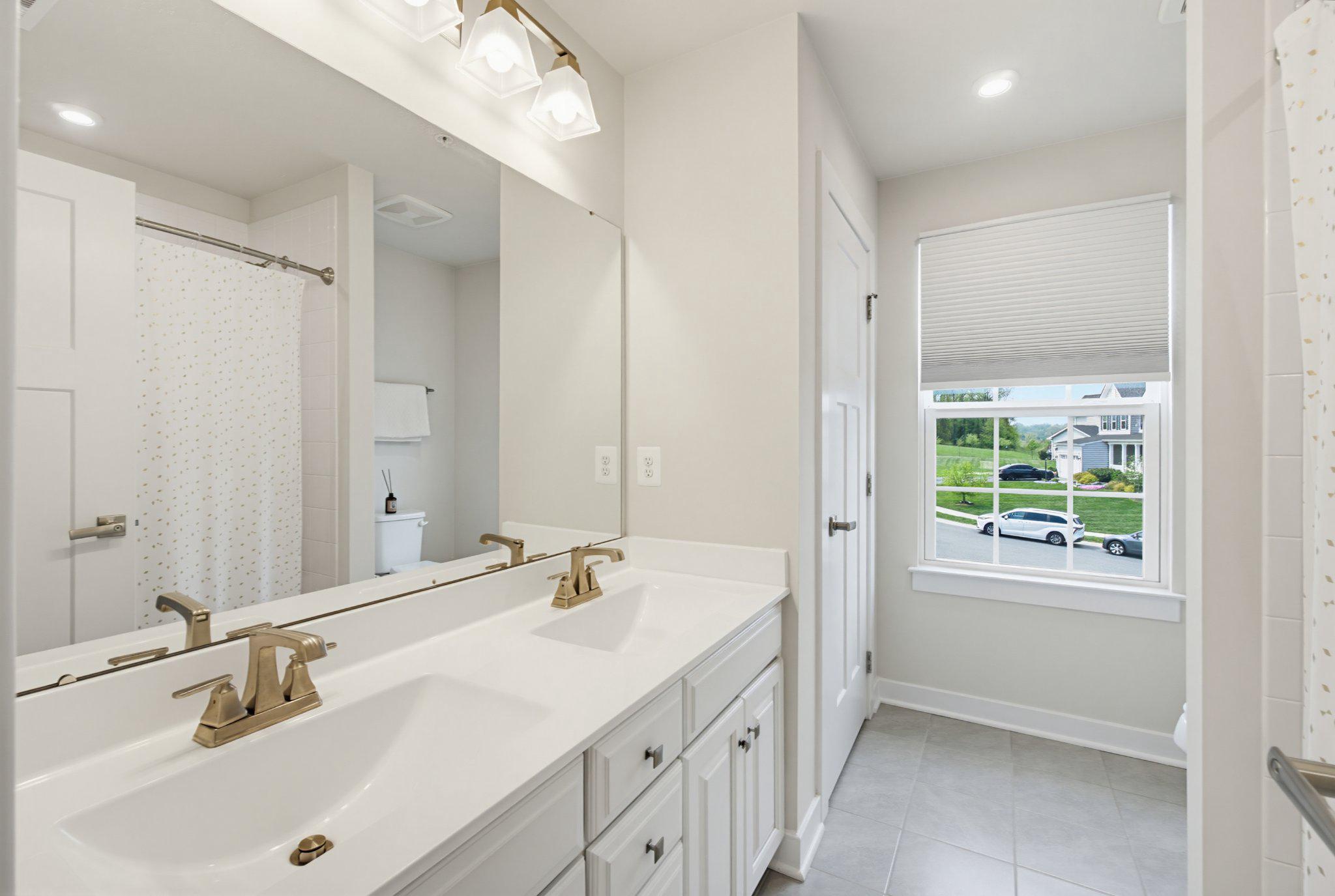 RUSTIC RISING - Residential