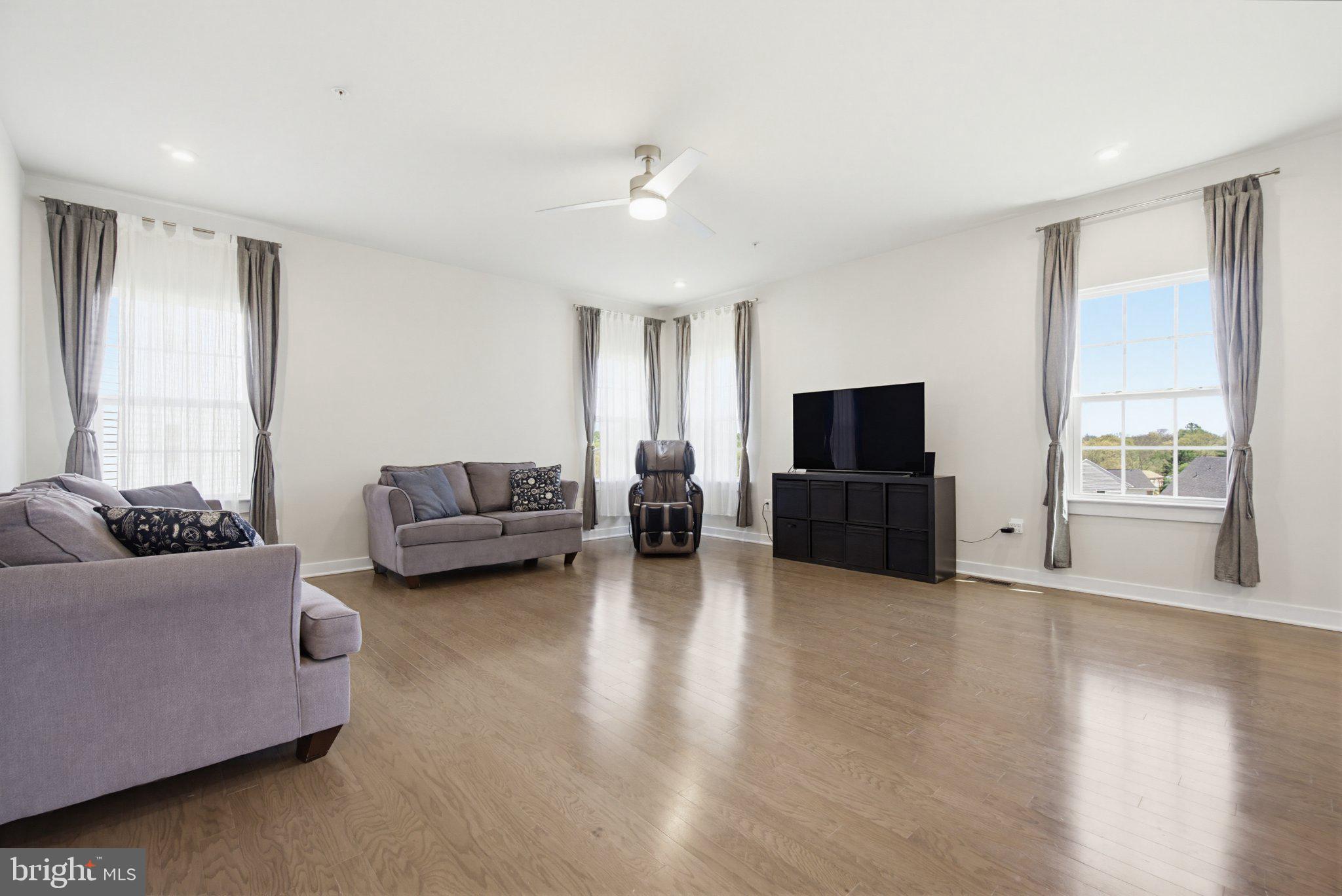 RUSTIC RISING - Residential