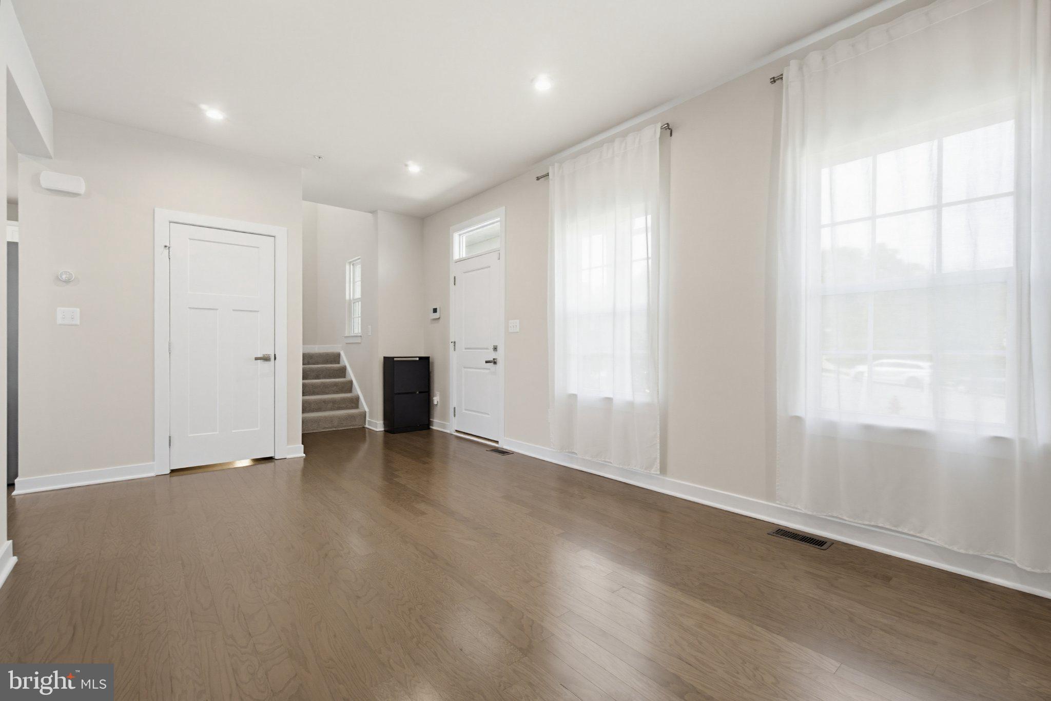 RUSTIC RISING - Residential