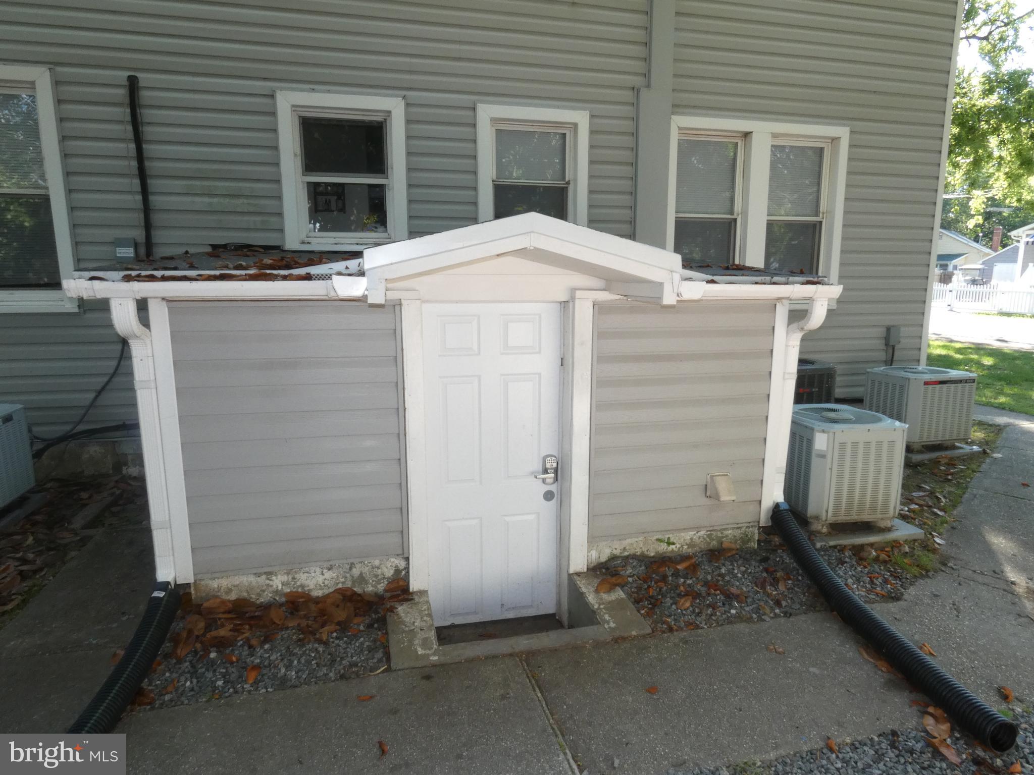 COLONIAL BEACH - Residential Lease