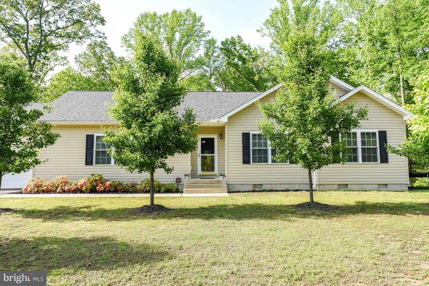 One level living at it's best!  Quiet,small neighborhood w/no HOA.This spacious rambler has new HVAC & features an eat in kitchen w/brkfast bar, 9' ceilings, lg. laundry room,w/laundry sink, Roomy ma B/R w/sizeable walk in closet, ma ba w/dual vanities,sep.shower and soaking tub. Relax on the back deck overlooking the trees-All on 2 acres!  Easy access to Dahlgren,So. MD,&/or Fredericksburg