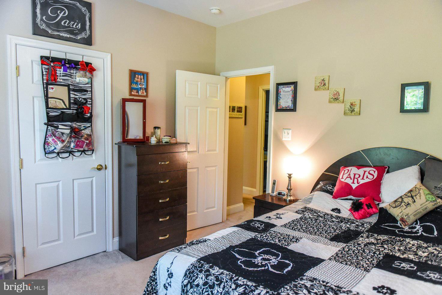 CASTLE CREEK - Residential