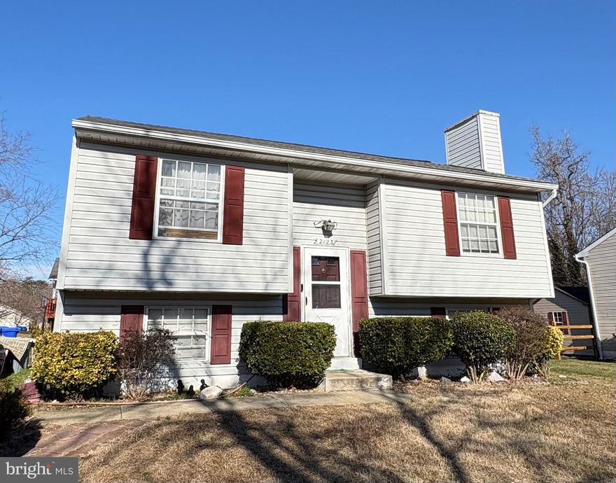 This split foyer located in the Wakefield neighborhood of St. Charles. This 3-bedroom, 2-bath home offers comfortable living with a finished lower level, providing additional flexible space perfect for a family room, home office, or recreation area. The main level features a living area, functional kitchen layout, and two bedrooms. The finished basement adds extra living space along with creating a cozy atmosphere for relaxing or entertaining. With public water and sewer, this home offers convenience and easy access to shopping, dining, schools, and commuter routes. A great opportunity to own in an established Waldorf community!