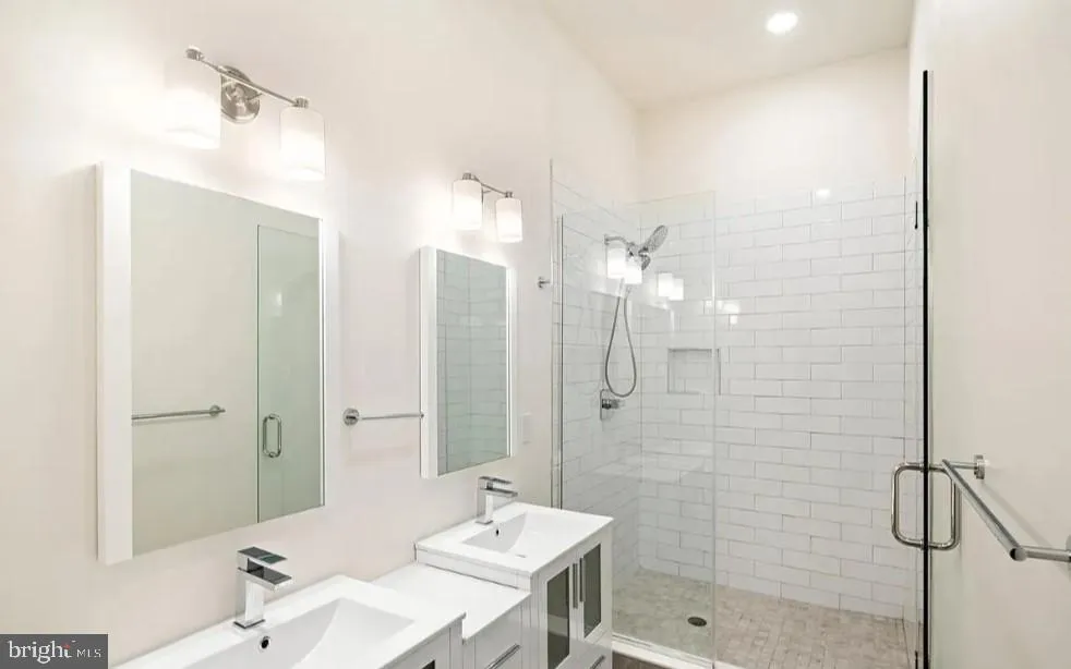 Philadelphia, Pennsylvania 19123, United States, 2 Bedrooms Bedrooms, ,3 BathroomsBathrooms,Residential,Active,25055