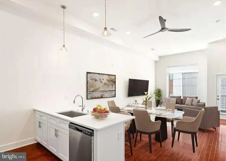 Philadelphia, Pennsylvania 19123, United States, 2 Bedrooms Bedrooms, ,3 BathroomsBathrooms,Residential,Active,25055