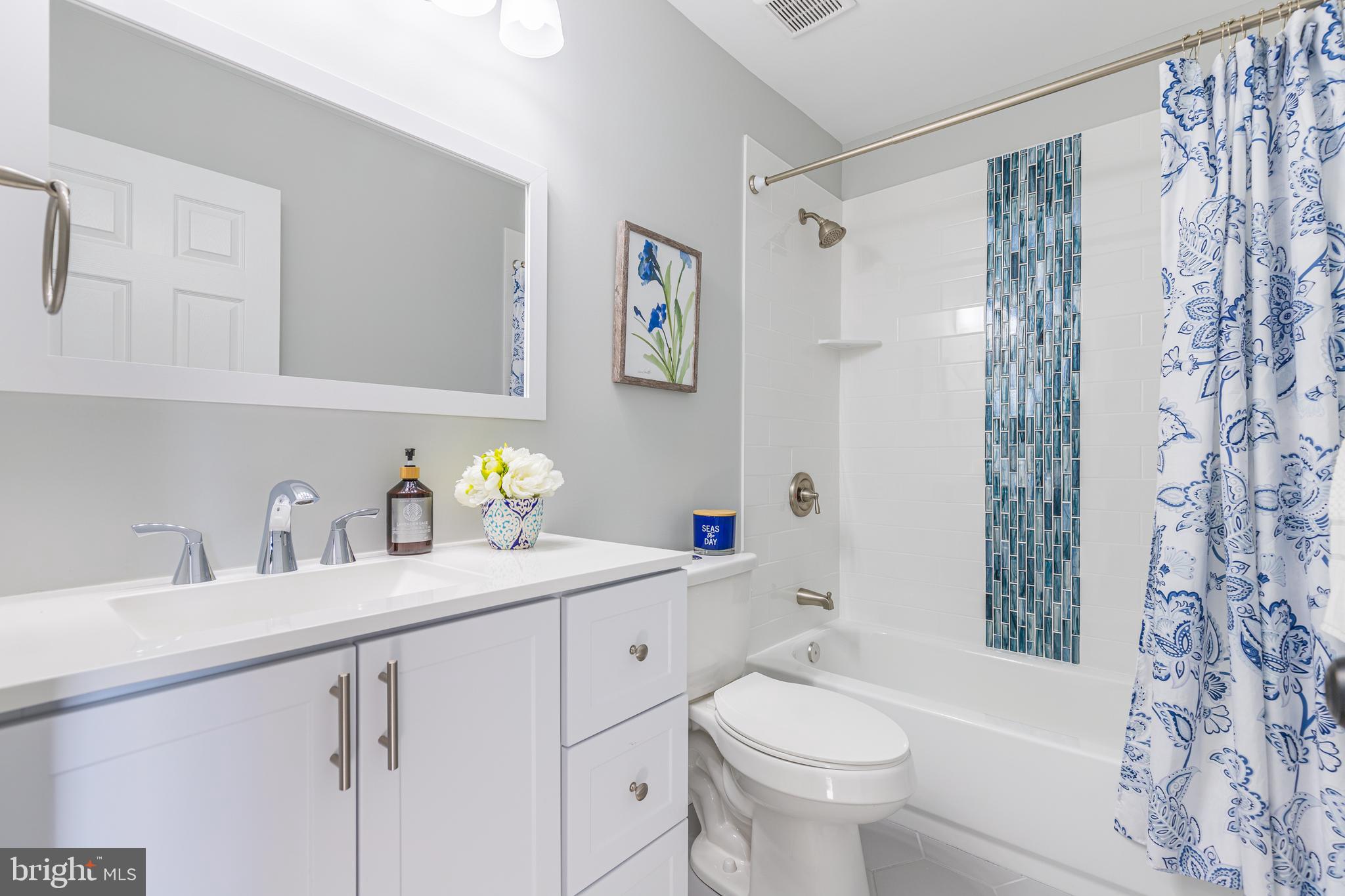 TOWN & COUNTRY APARTMENTS CARNEY - Residential