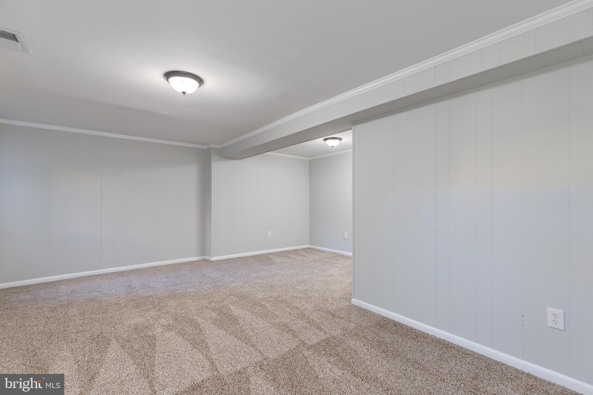 TOWN & COUNTRY APARTMENTS CARNEY - Residential