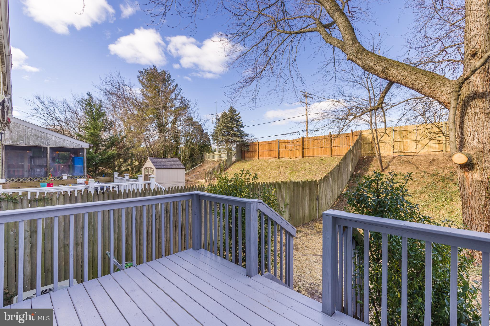 TOWN & COUNTRY APARTMENTS CARNEY - Residential