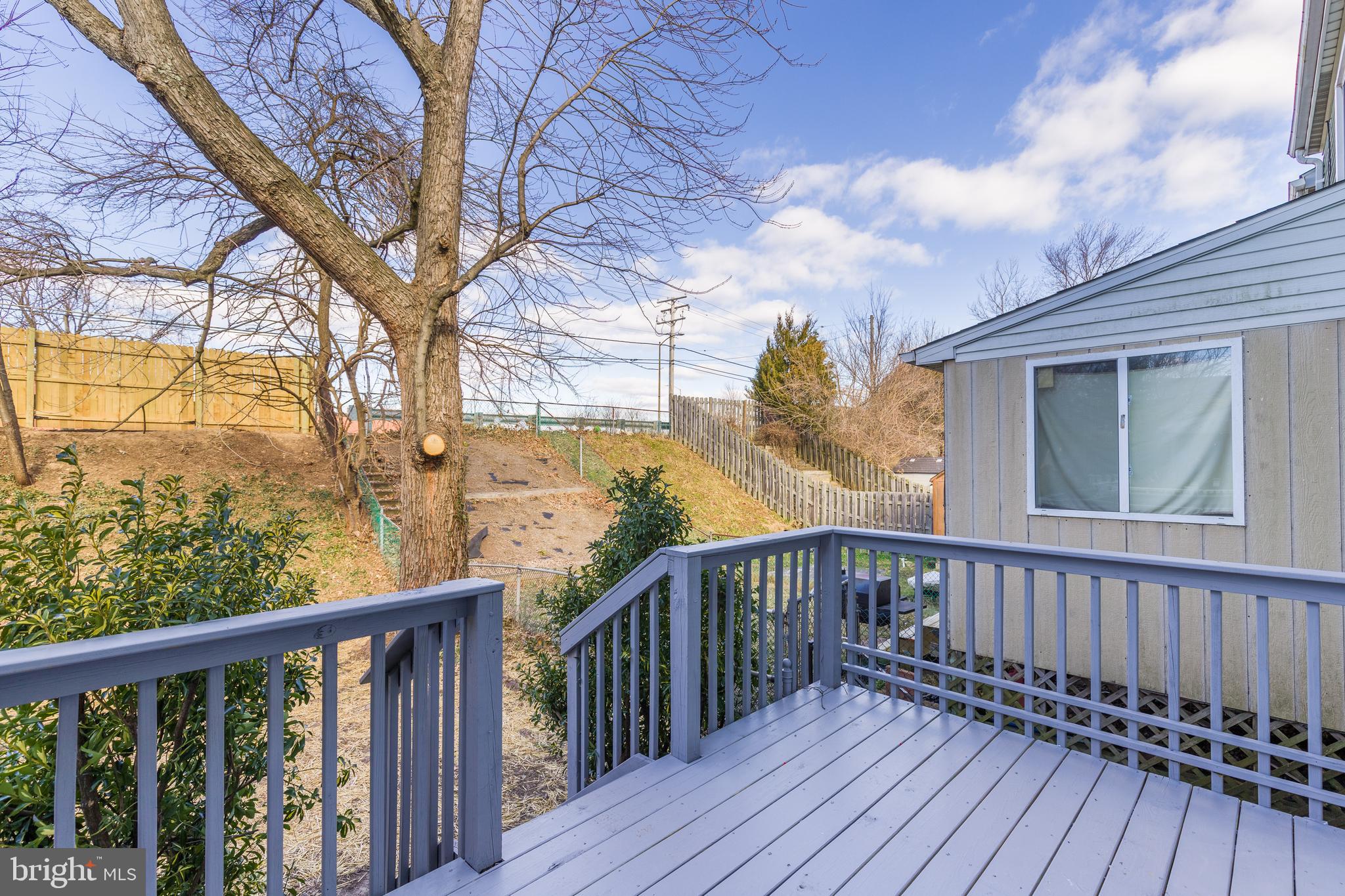 TOWN & COUNTRY APARTMENTS CARNEY - Residential