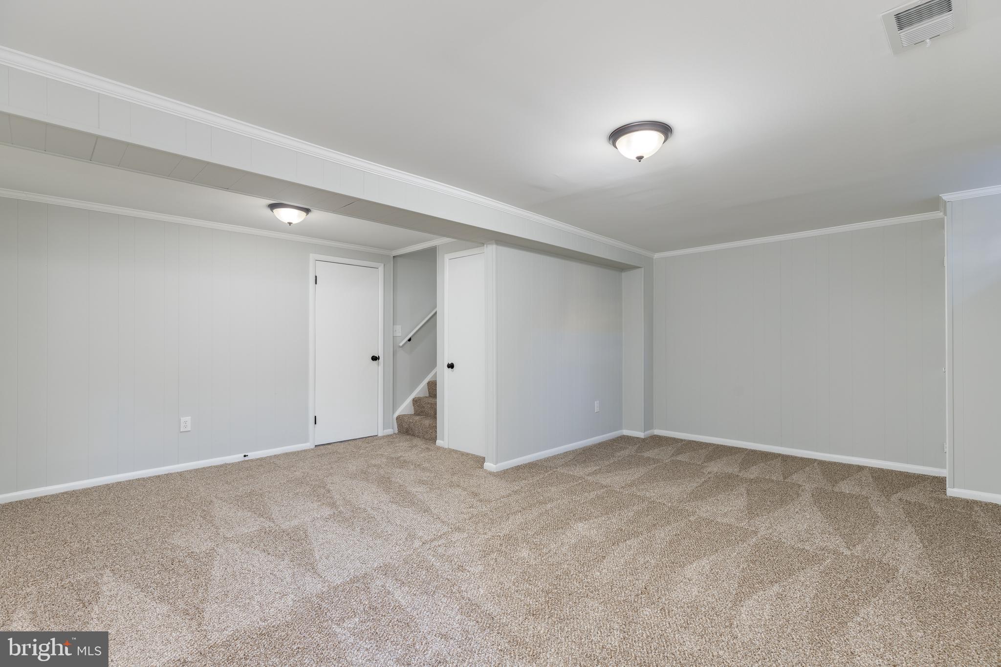 TOWN & COUNTRY APARTMENTS CARNEY - Residential