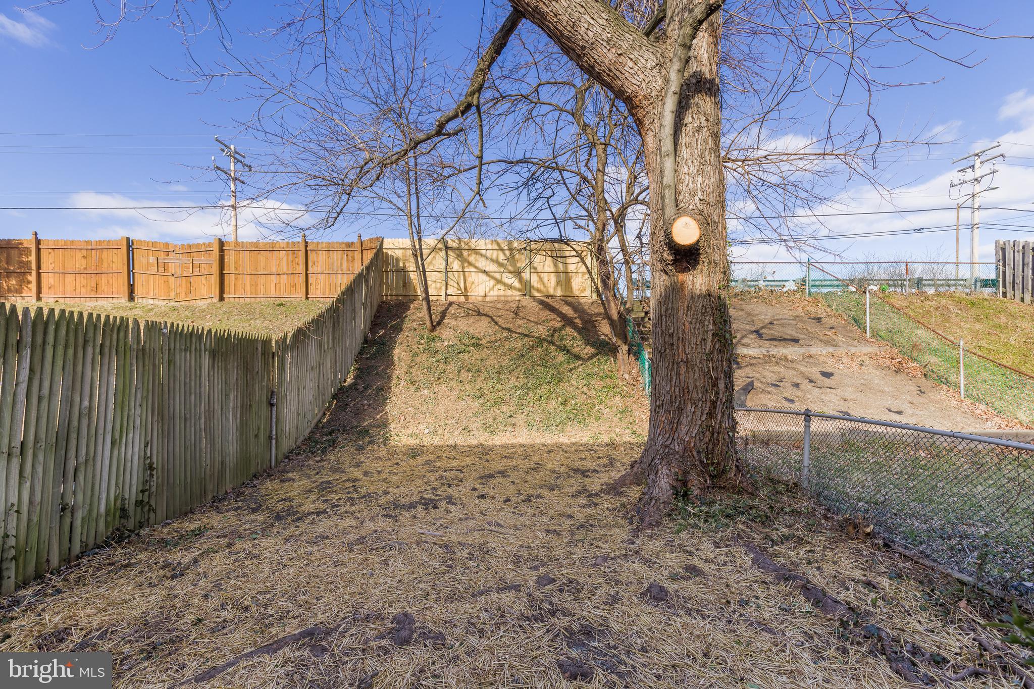 TOWN & COUNTRY APARTMENTS CARNEY - Residential