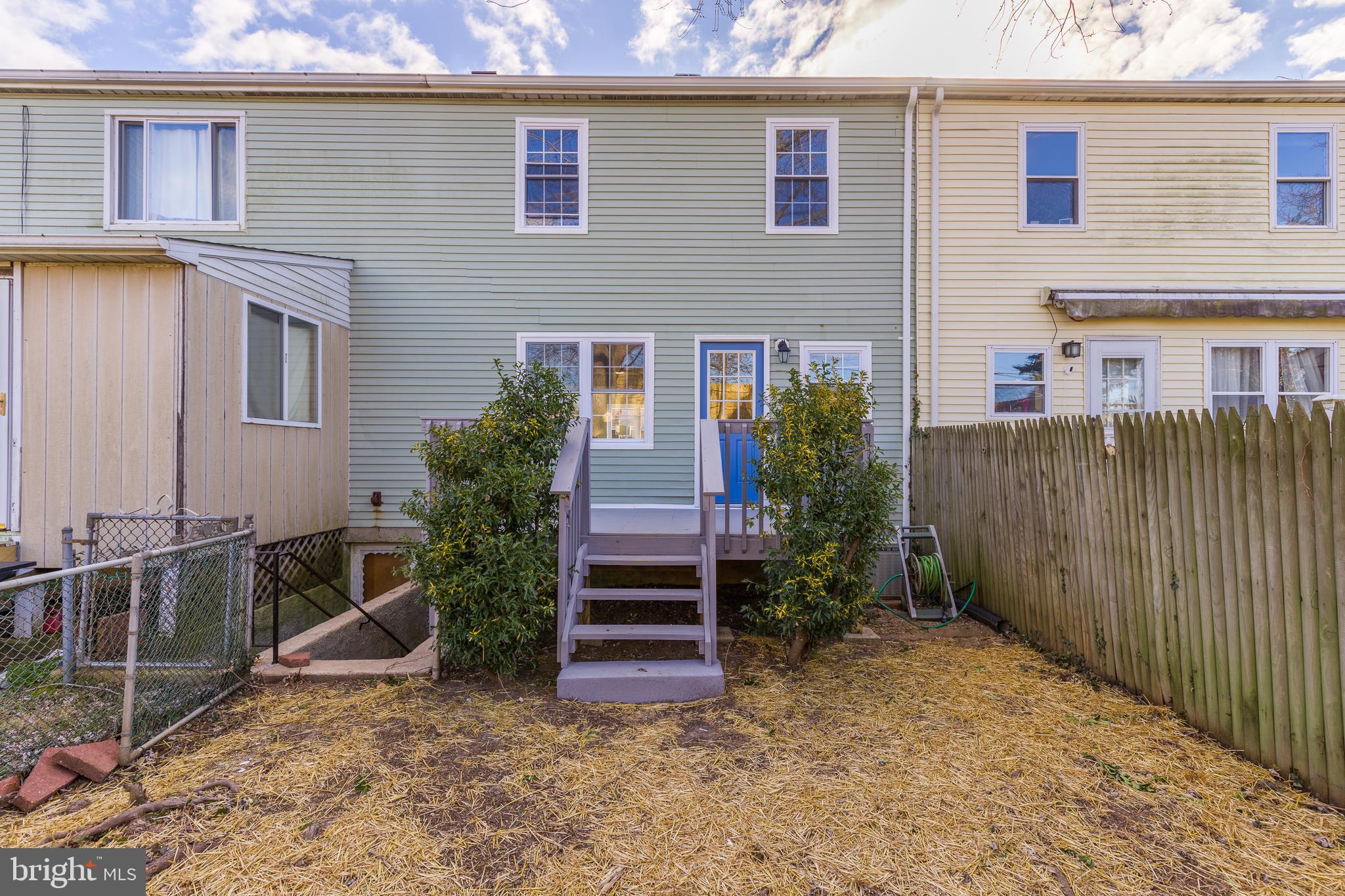 TOWN & COUNTRY APARTMENTS CARNEY - Residential