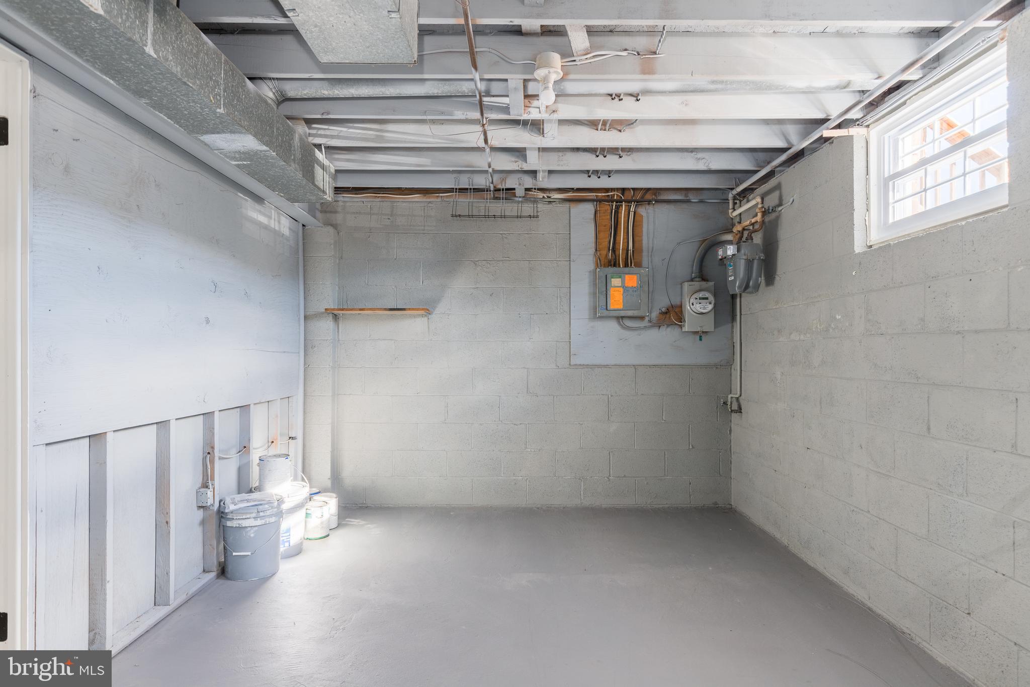 TOWN & COUNTRY APARTMENTS CARNEY - Residential