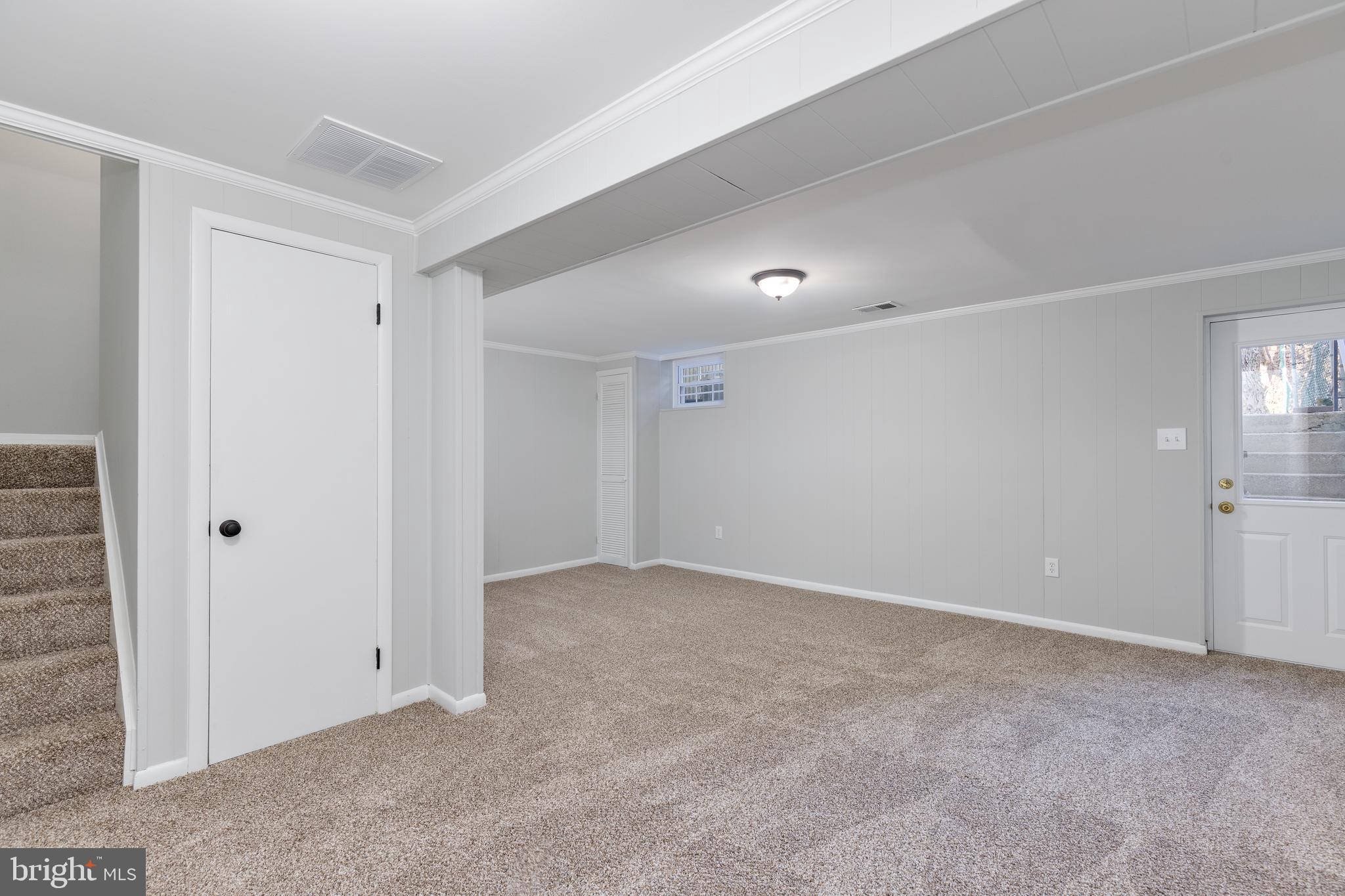 TOWN & COUNTRY APARTMENTS CARNEY - Residential