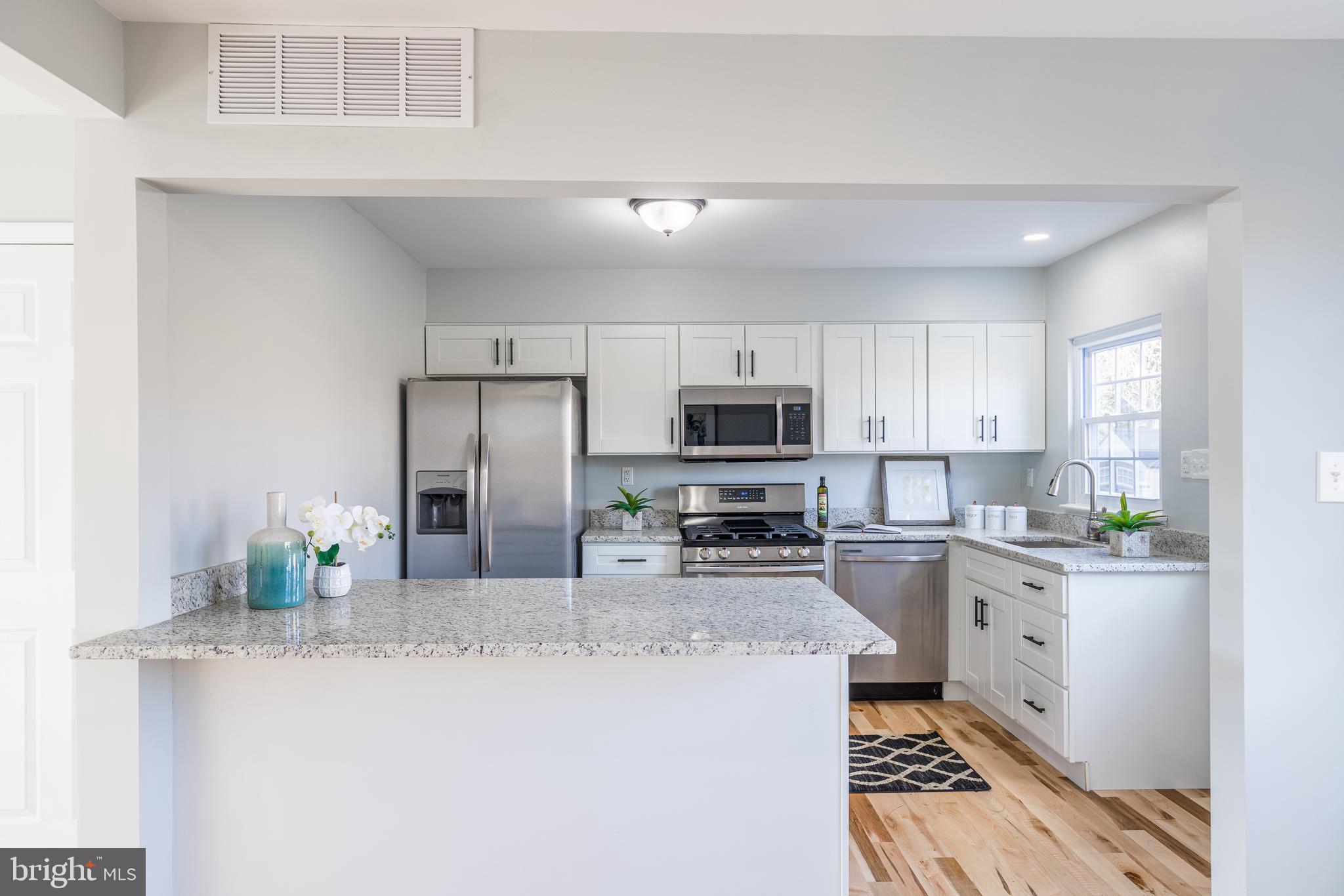 TOWN & COUNTRY APARTMENTS CARNEY - Residential