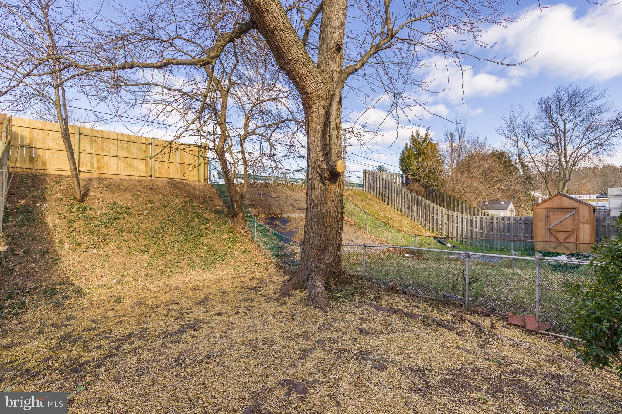 TOWN & COUNTRY APARTMENTS CARNEY - Residential