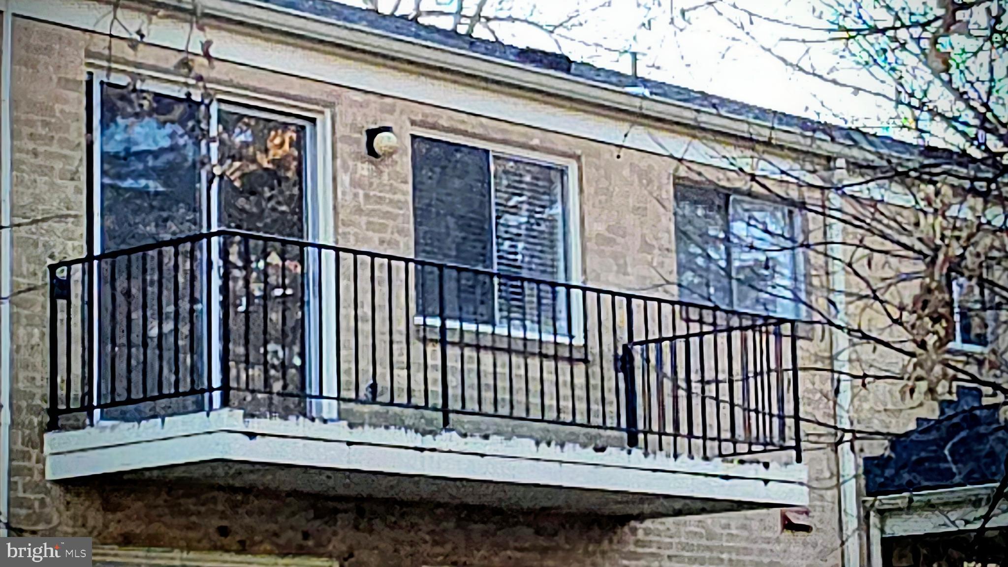 10636 MONTROSE AVENUE 201