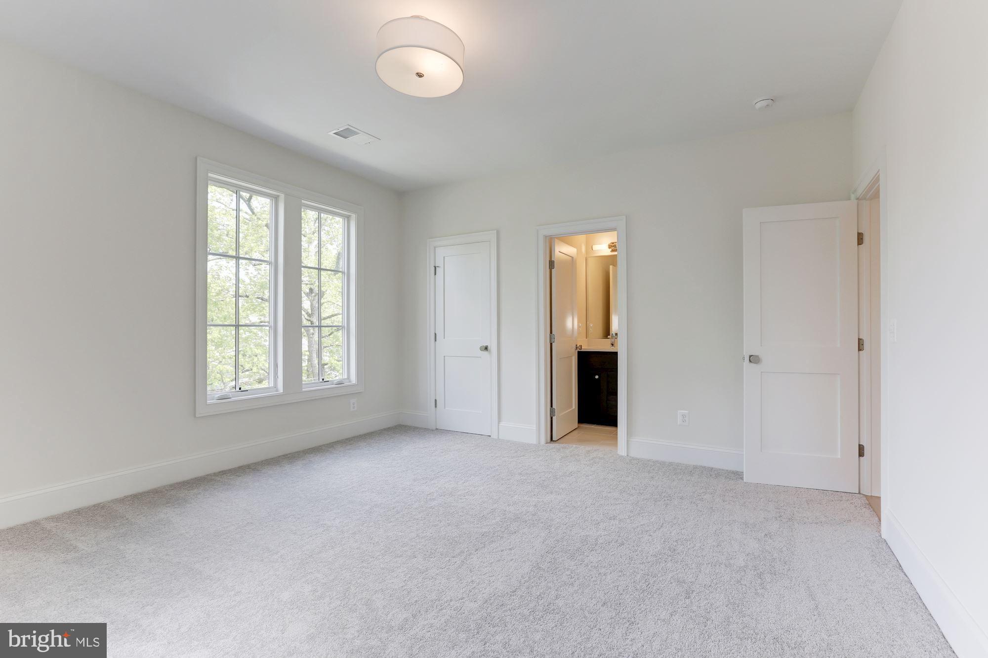 LYON VILLAGE - Residential