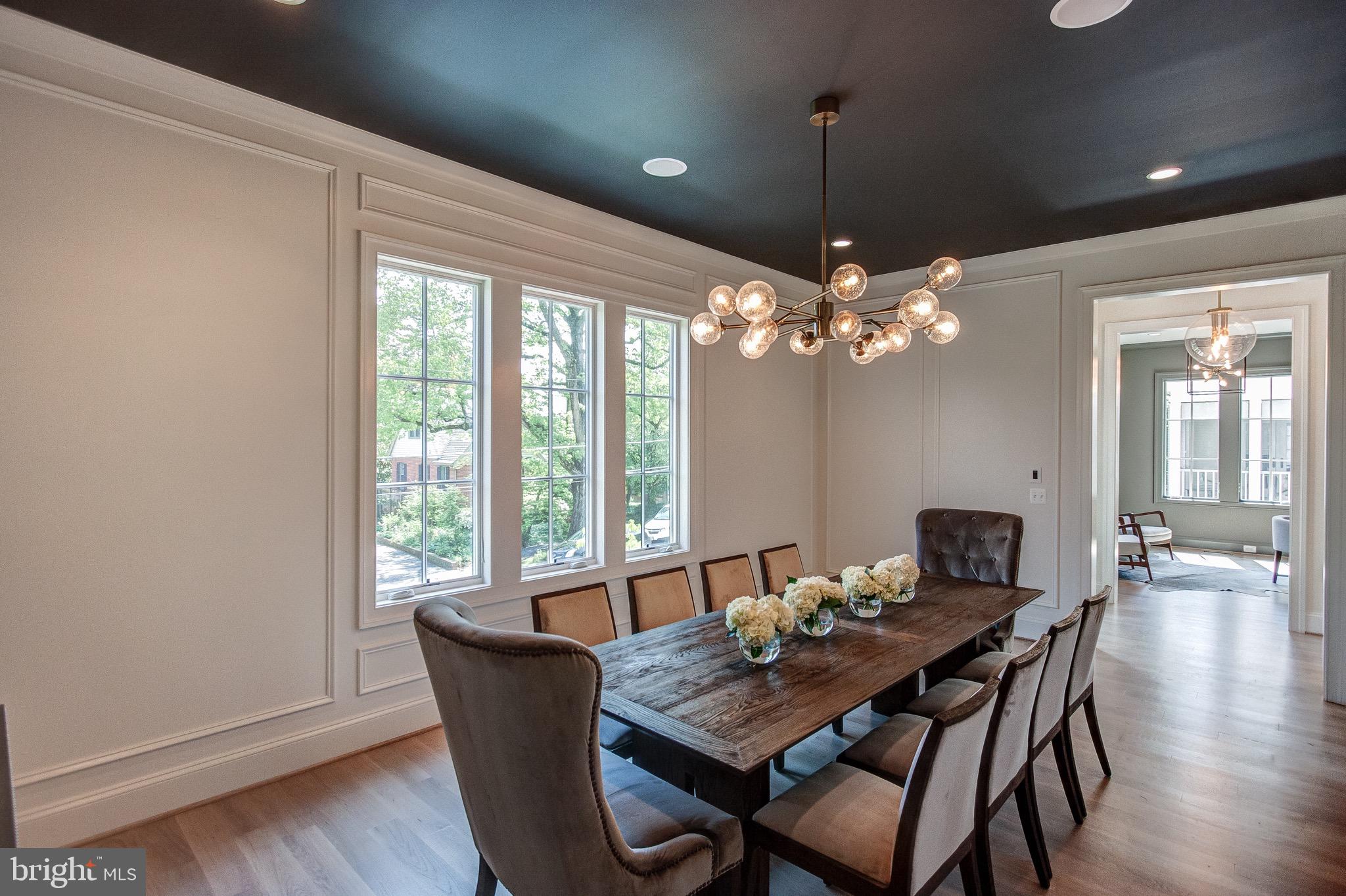 LYON VILLAGE - Residential