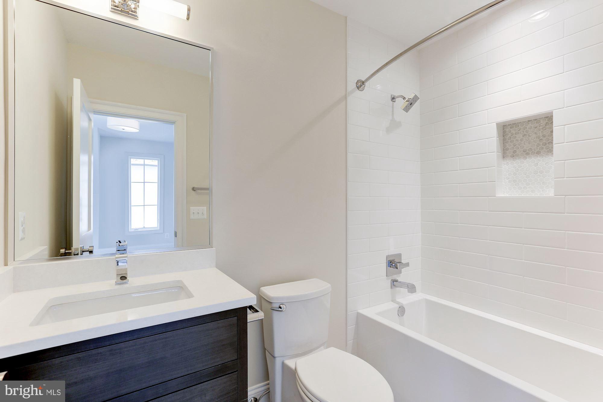 LYON VILLAGE - Residential