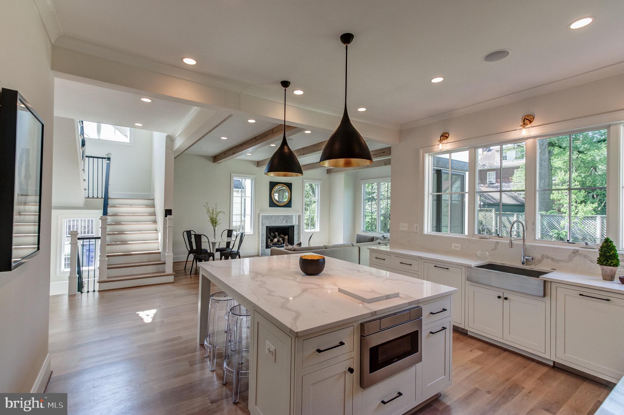 LYON VILLAGE - Residential