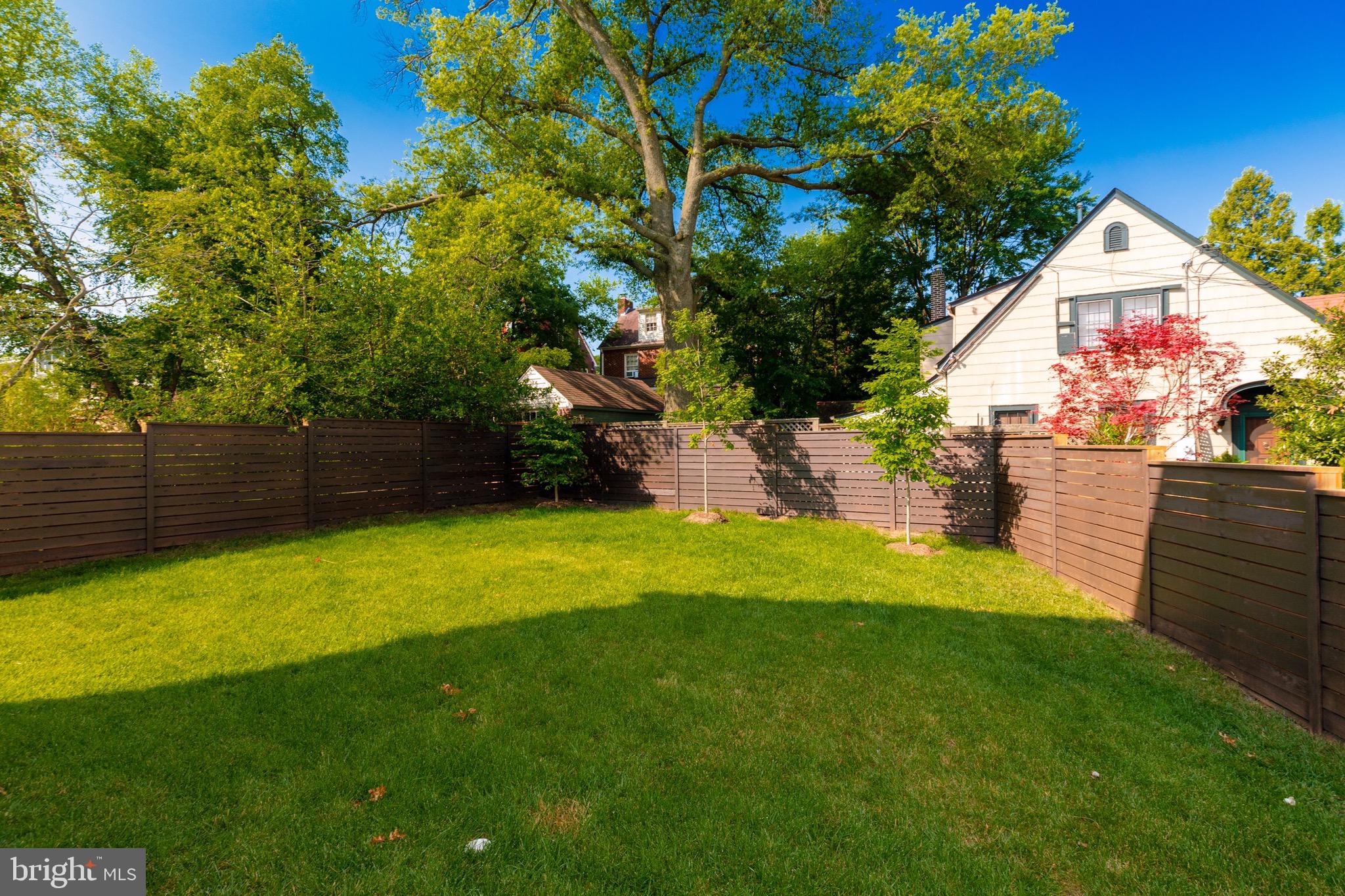 LYON VILLAGE - Residential