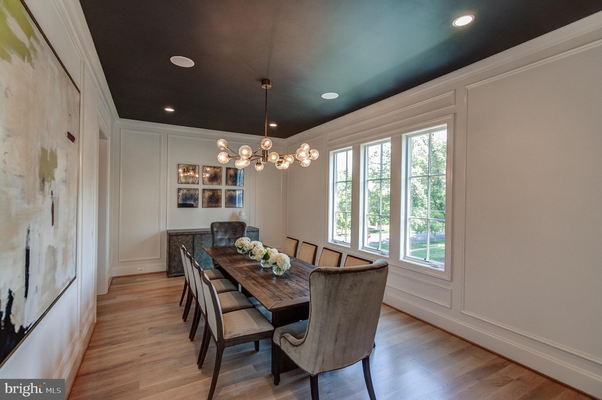 LYON VILLAGE - Residential