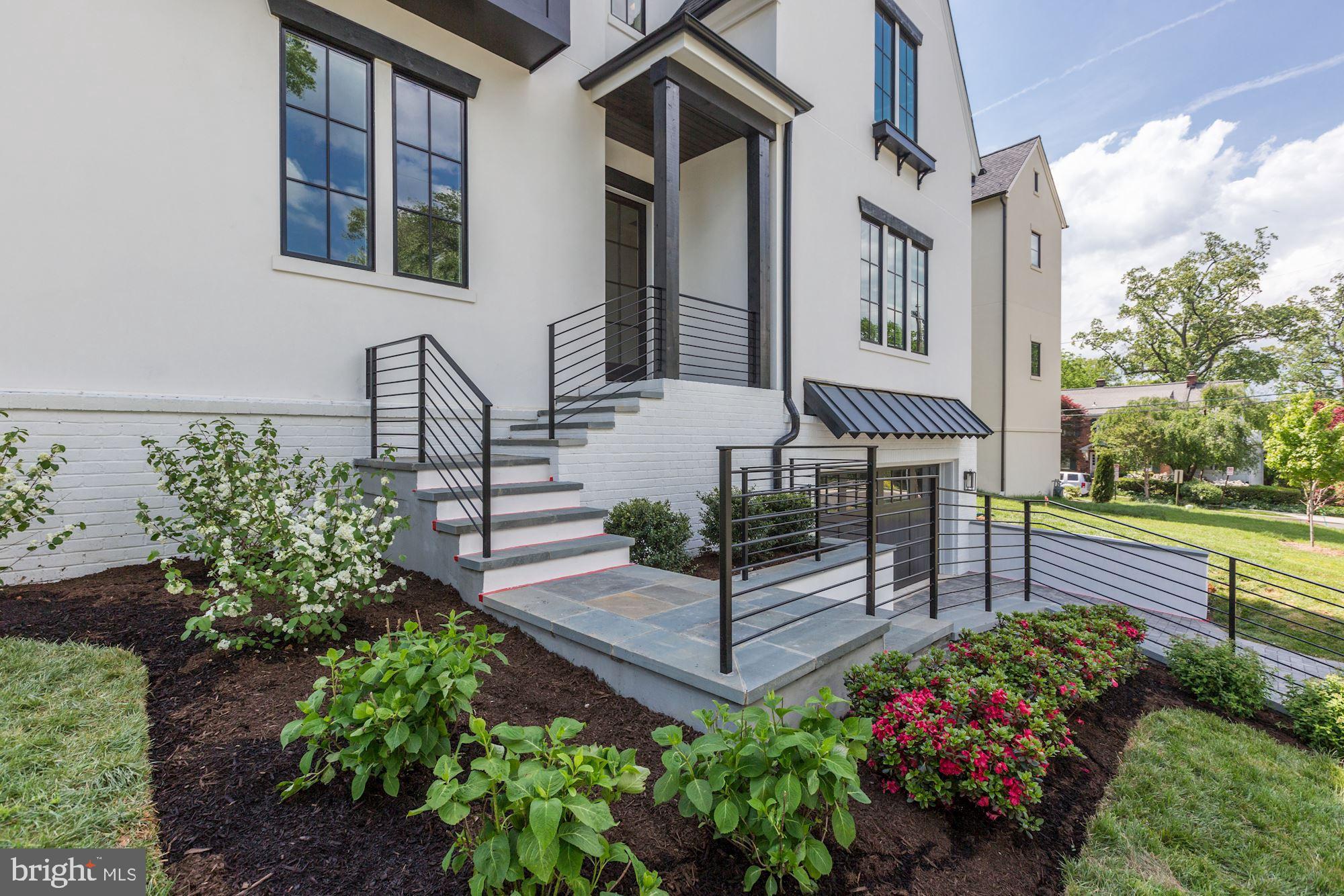 LYON VILLAGE - Residential