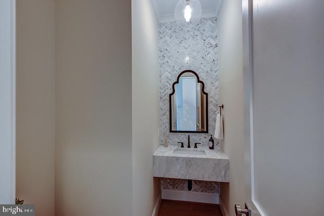 LYON VILLAGE - Residential