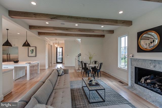 LYON VILLAGE - Residential