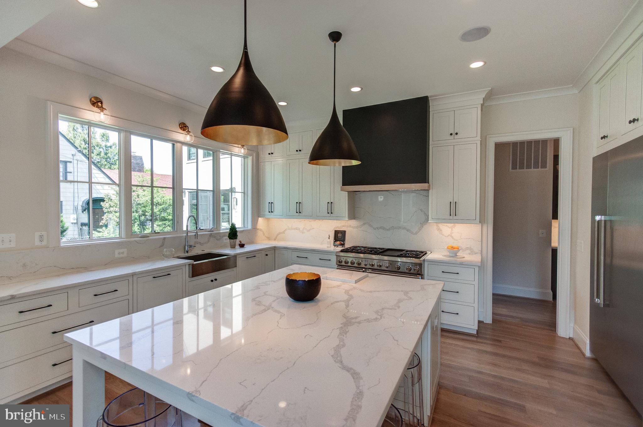 LYON VILLAGE - Residential