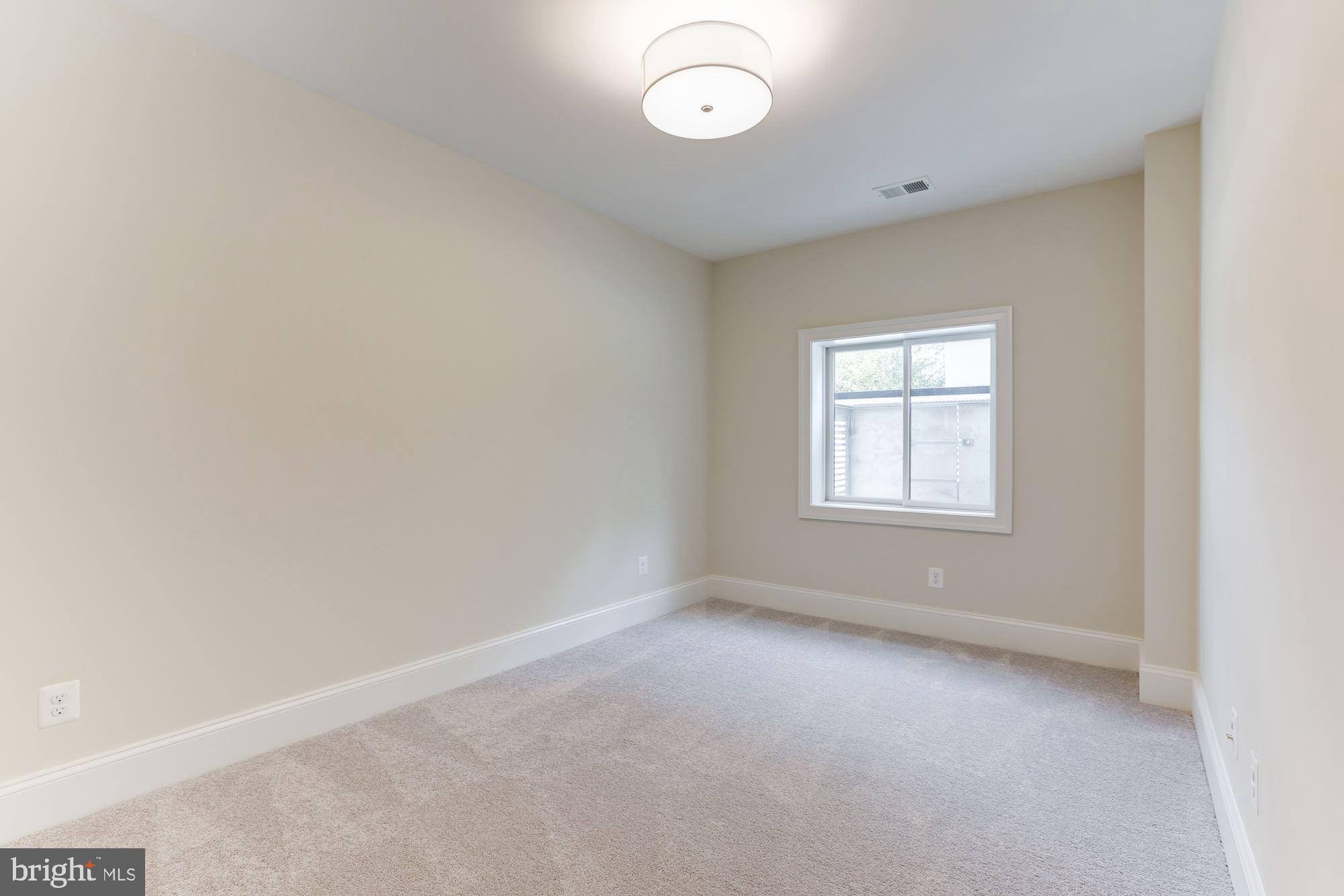 LYON VILLAGE - Residential