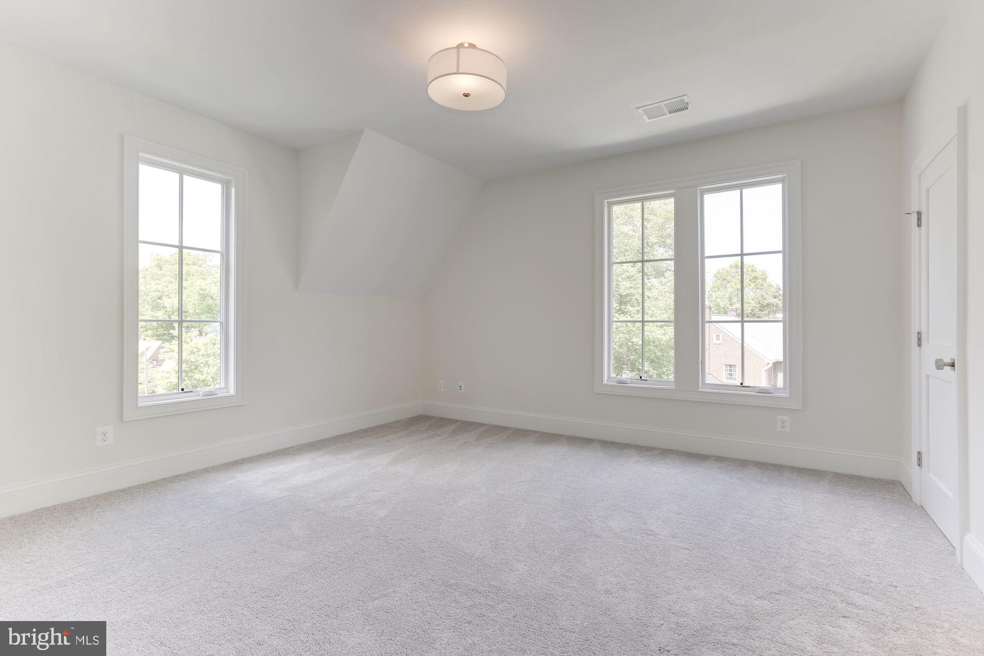 LYON VILLAGE - Residential