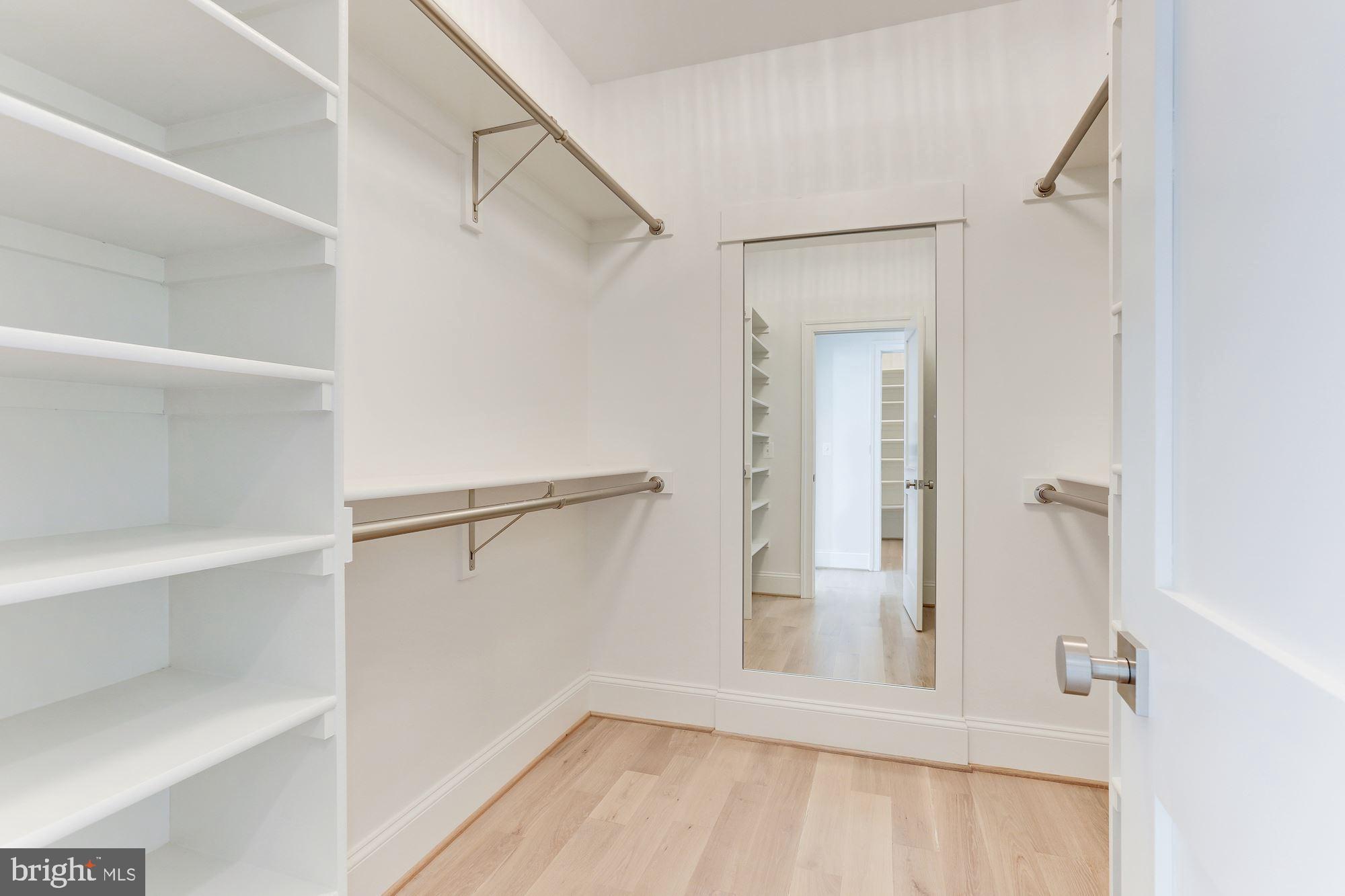 LYON VILLAGE - Residential