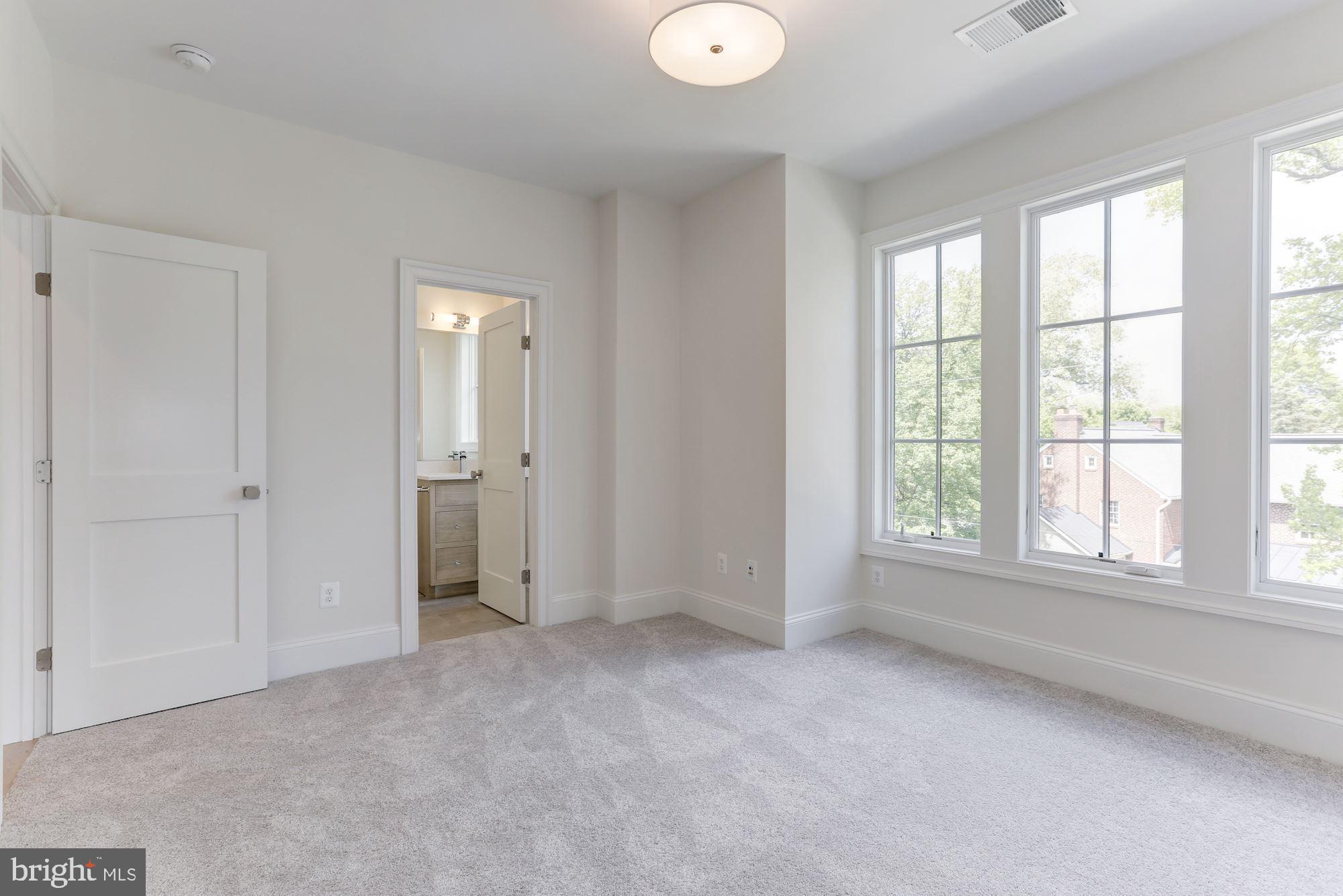 LYON VILLAGE - Residential