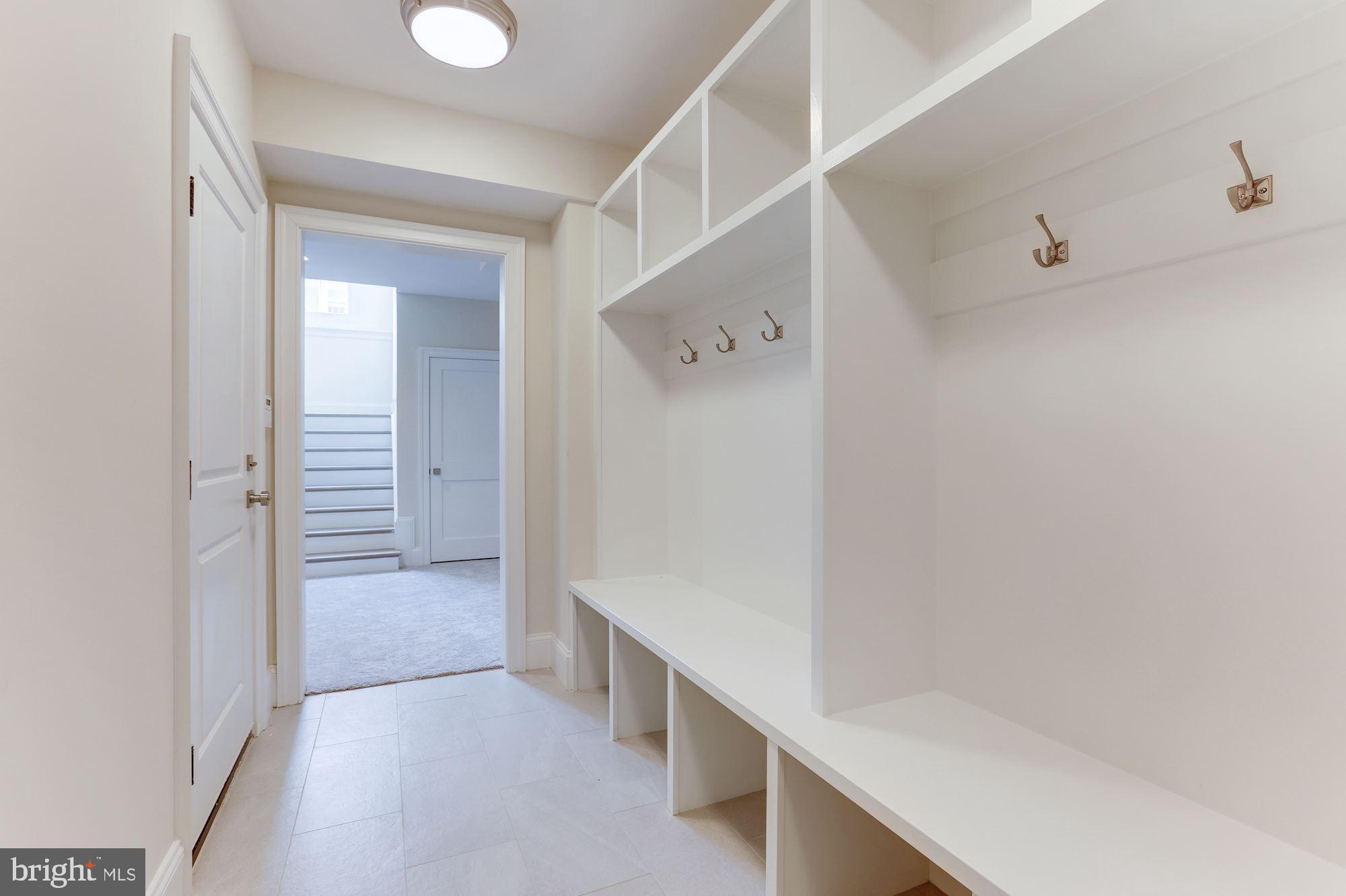 LYON VILLAGE - Residential