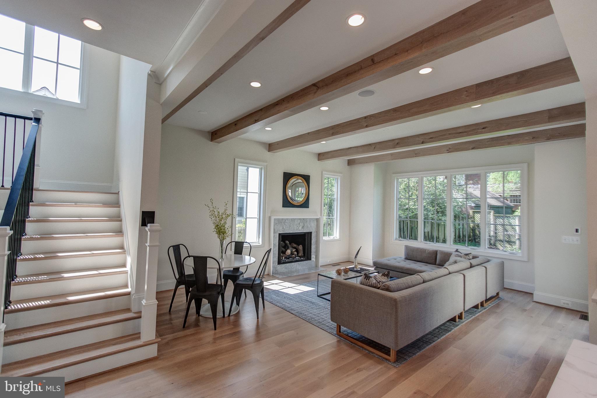 LYON VILLAGE - Residential