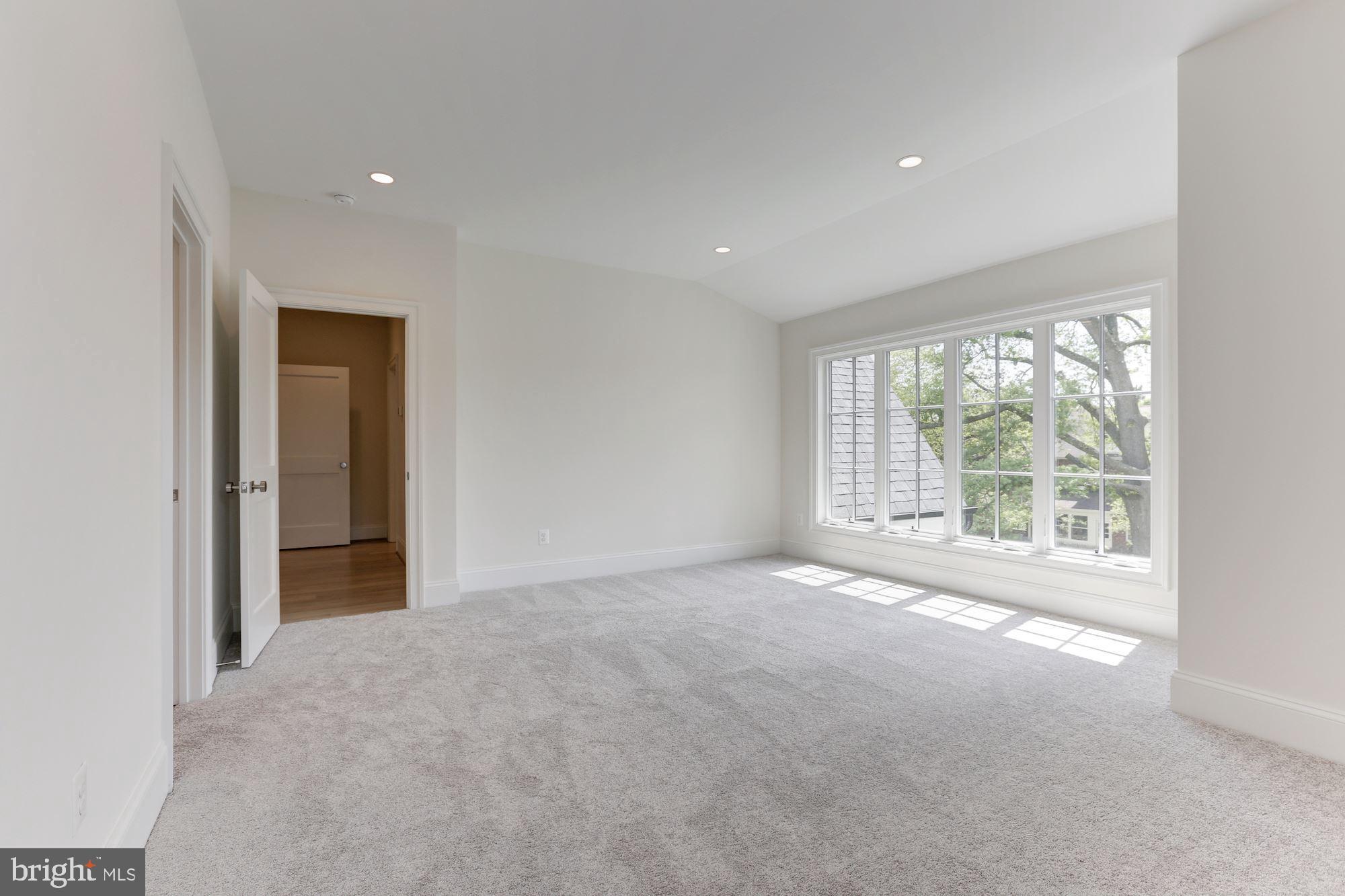 LYON VILLAGE - Residential