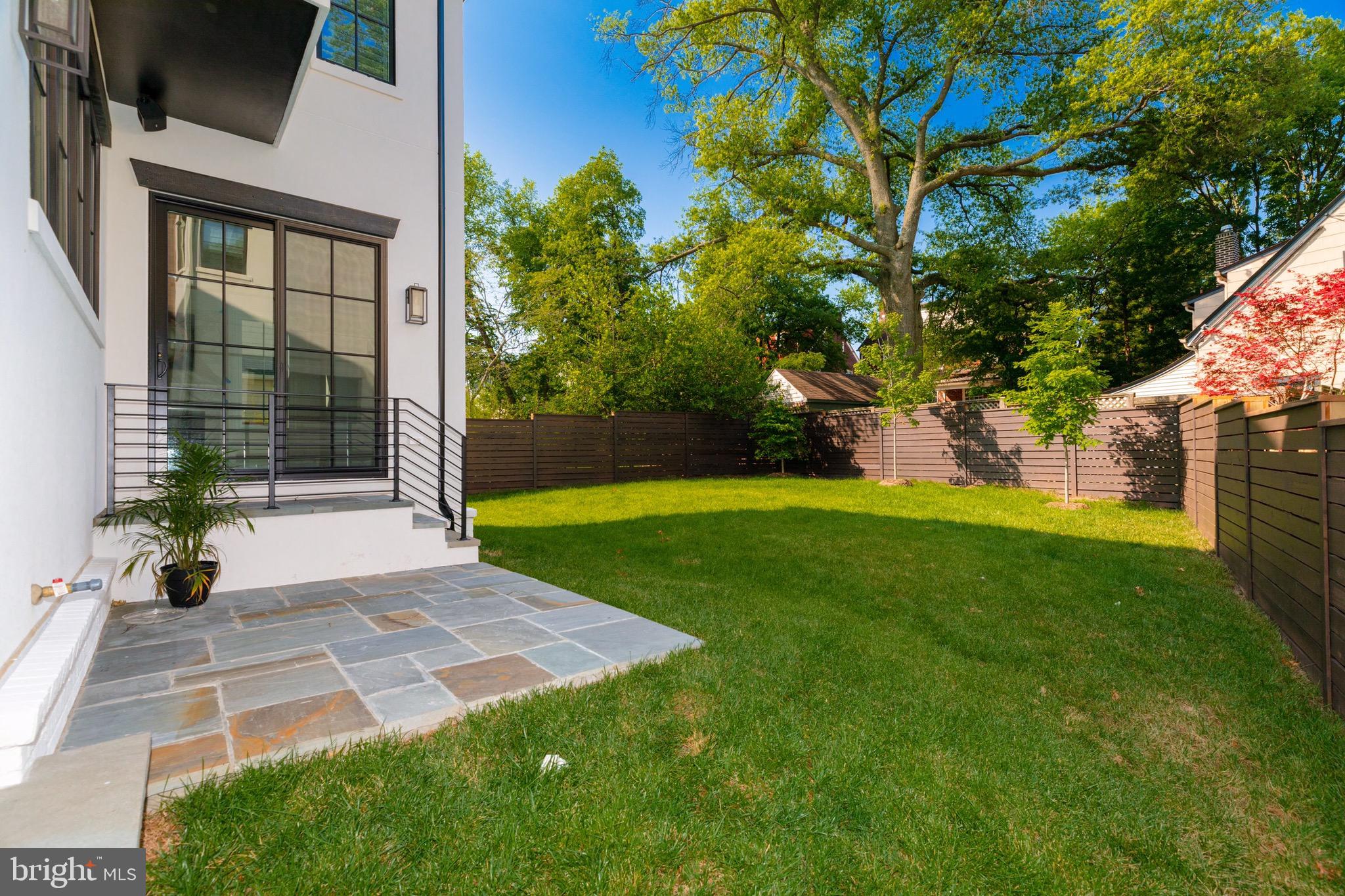 LYON VILLAGE - Residential