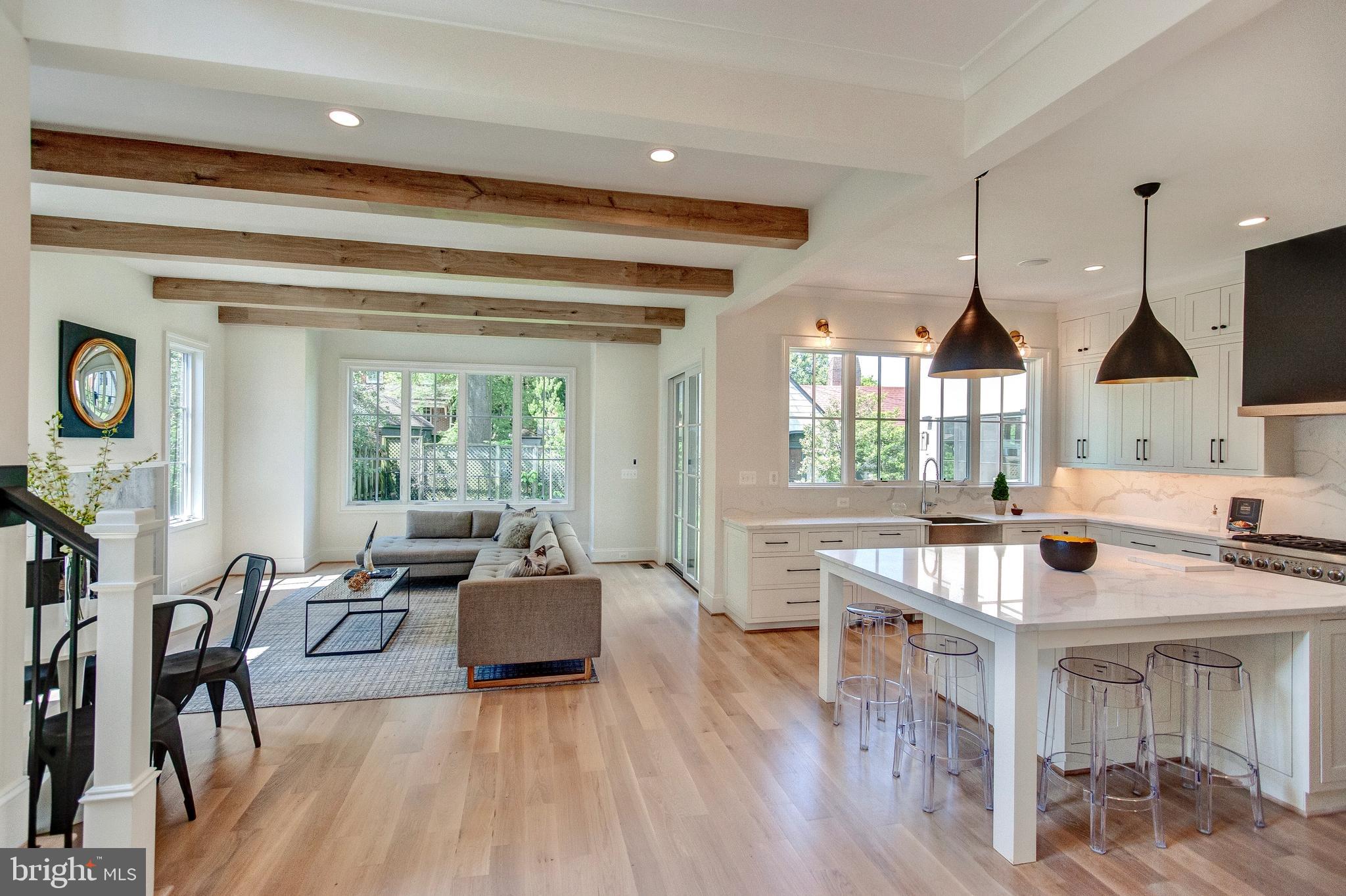 LYON VILLAGE - Residential