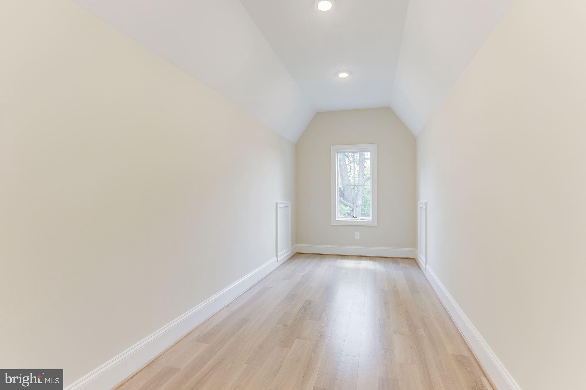 LYON VILLAGE - Residential