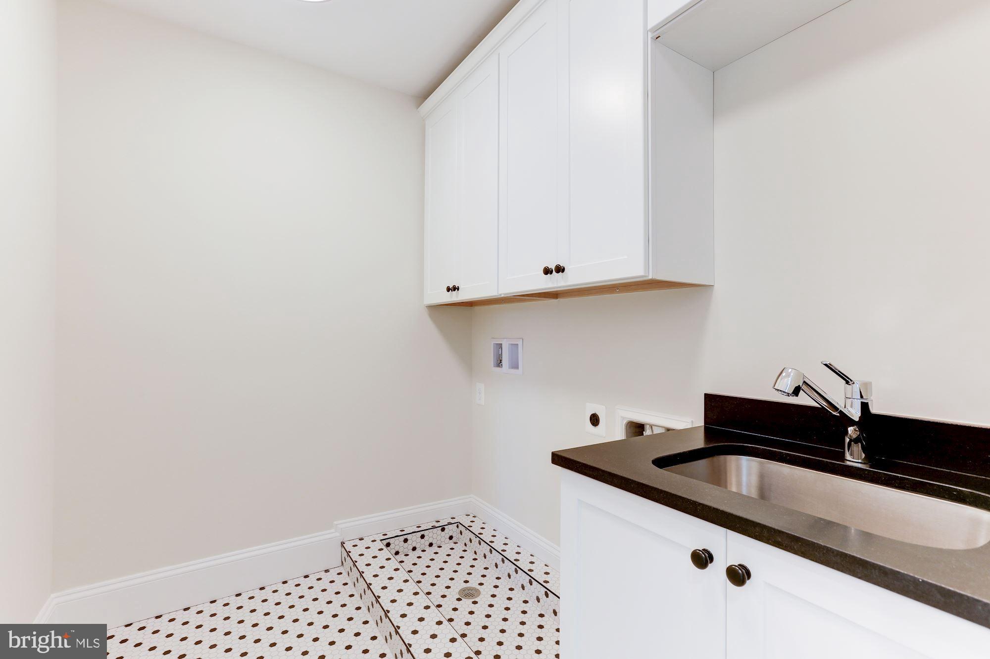 LYON VILLAGE - Residential