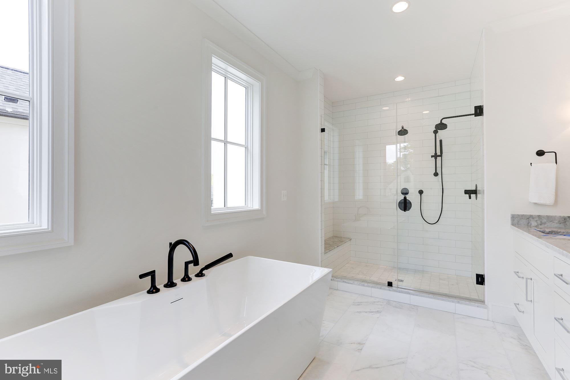 LYON VILLAGE - Residential